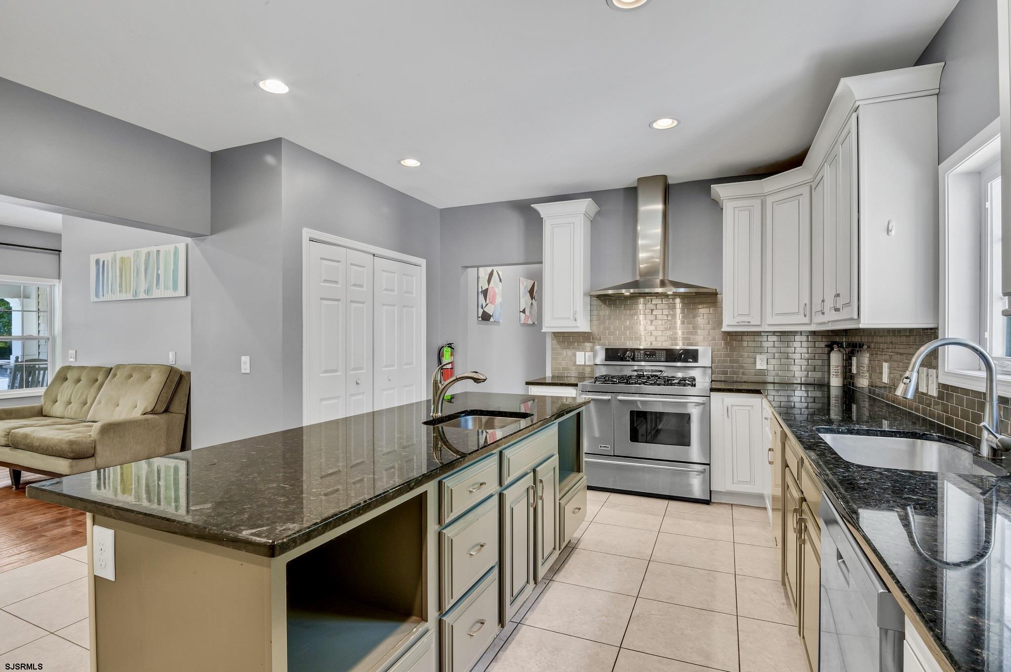 Egg Harbor Township, New Jersey 08234, United States, 9 Bedrooms Bedrooms, ,7 BathroomsBathrooms,Residential,Active,233334