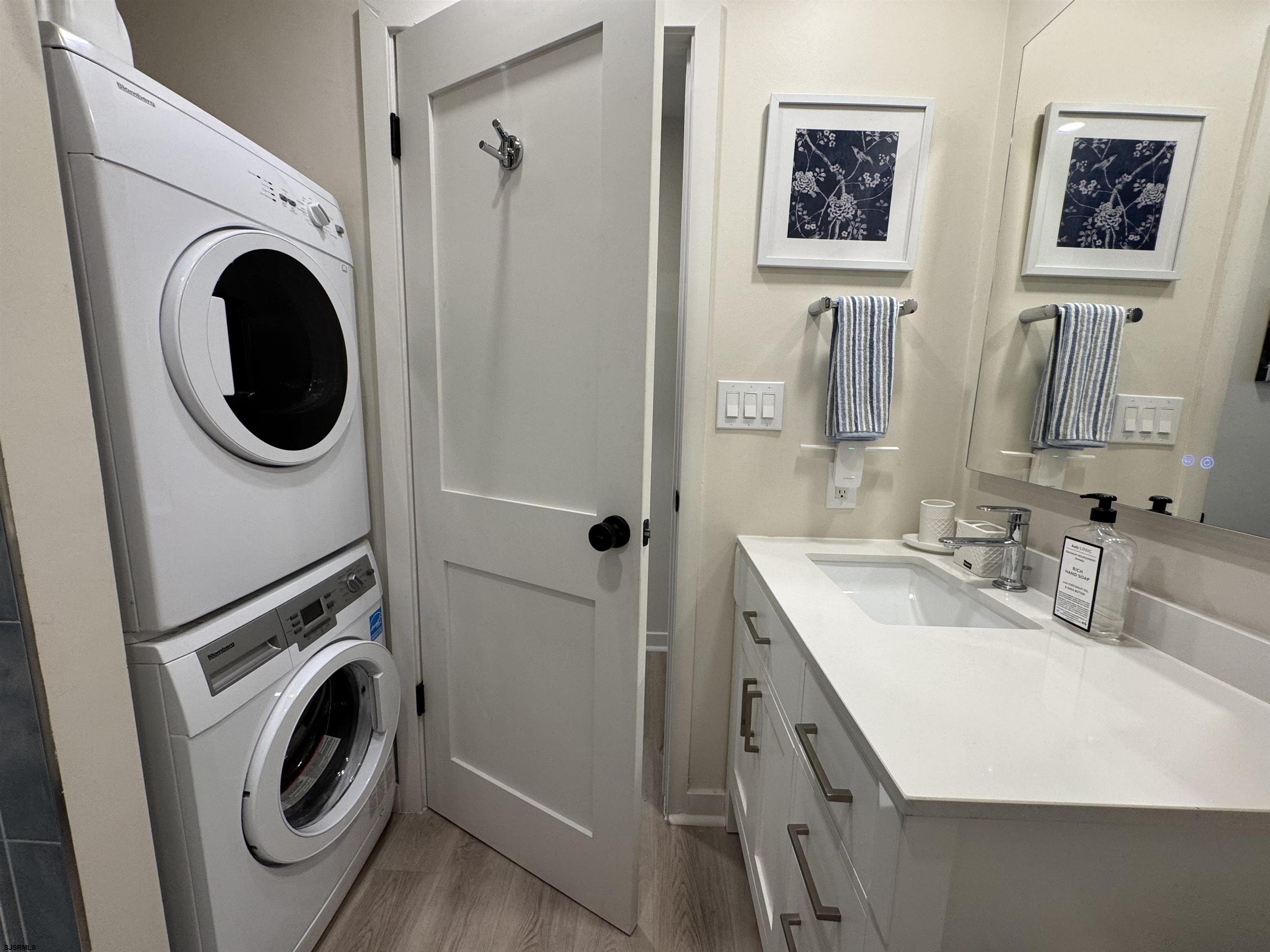 Margate, New Jersey 08402, United States, 2 Bedrooms Bedrooms, ,2 BathroomsBathrooms,Residential,Active,239831