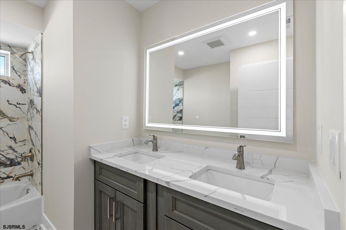 Ventnor, New Jersey 08406, United States, 4 Bedrooms Bedrooms, ,5 BathroomsBathrooms,Residential,Active,121769