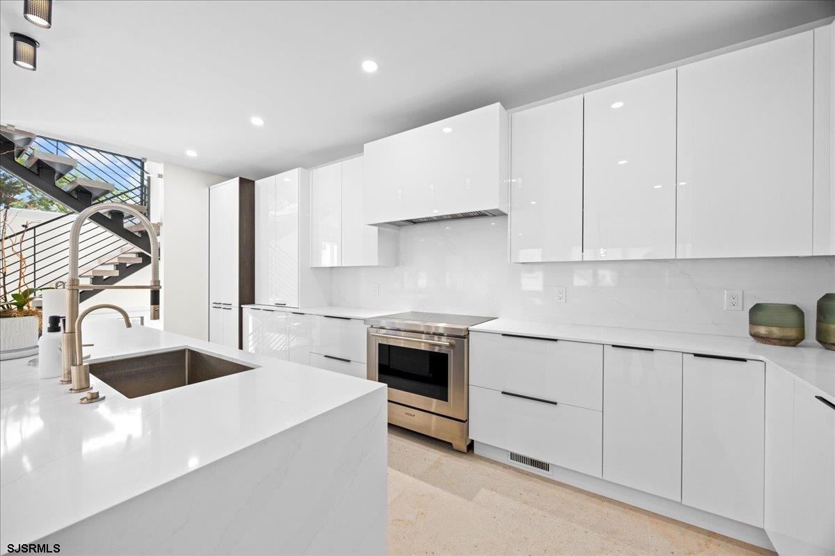 Margate, New Jersey 08402, United States, 6 Bedrooms Bedrooms, ,5 BathroomsBathrooms,Residential,Active,194964