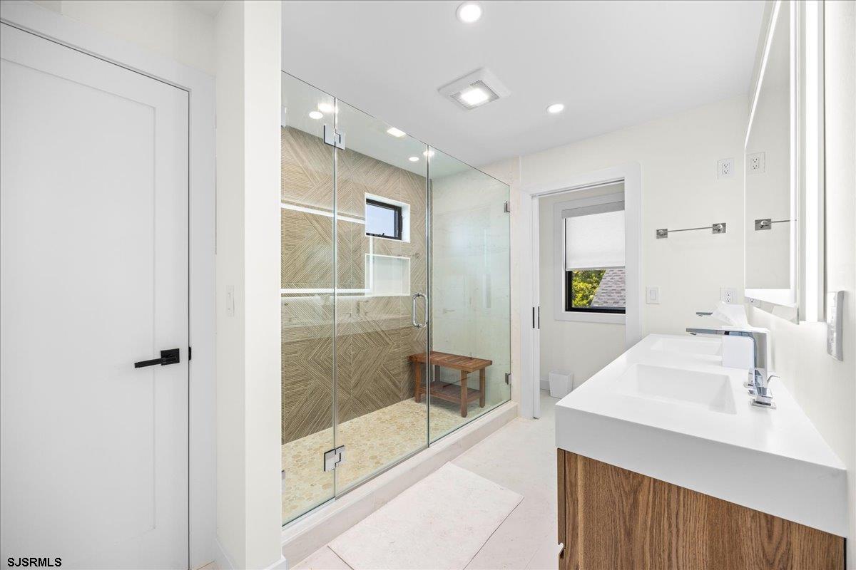 Margate, New Jersey 08402, United States, 6 Bedrooms Bedrooms, ,5 BathroomsBathrooms,Residential,Active,194964