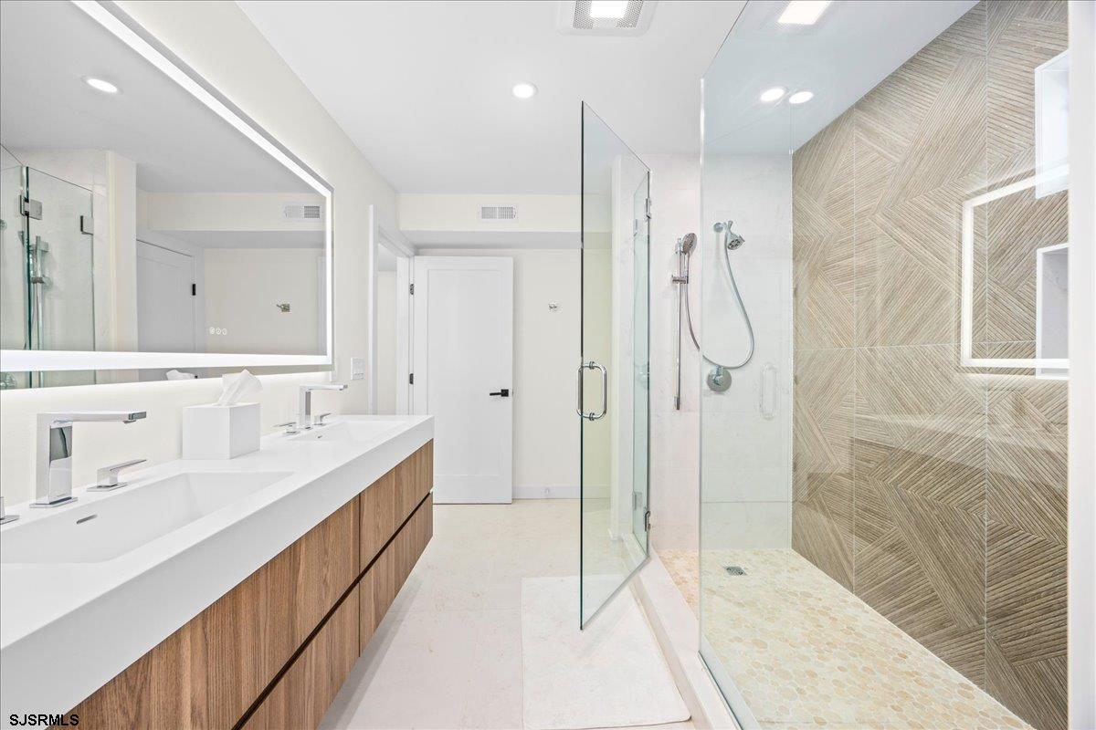 Margate, New Jersey 08402, United States, 6 Bedrooms Bedrooms, ,5 BathroomsBathrooms,Residential,Active,194964