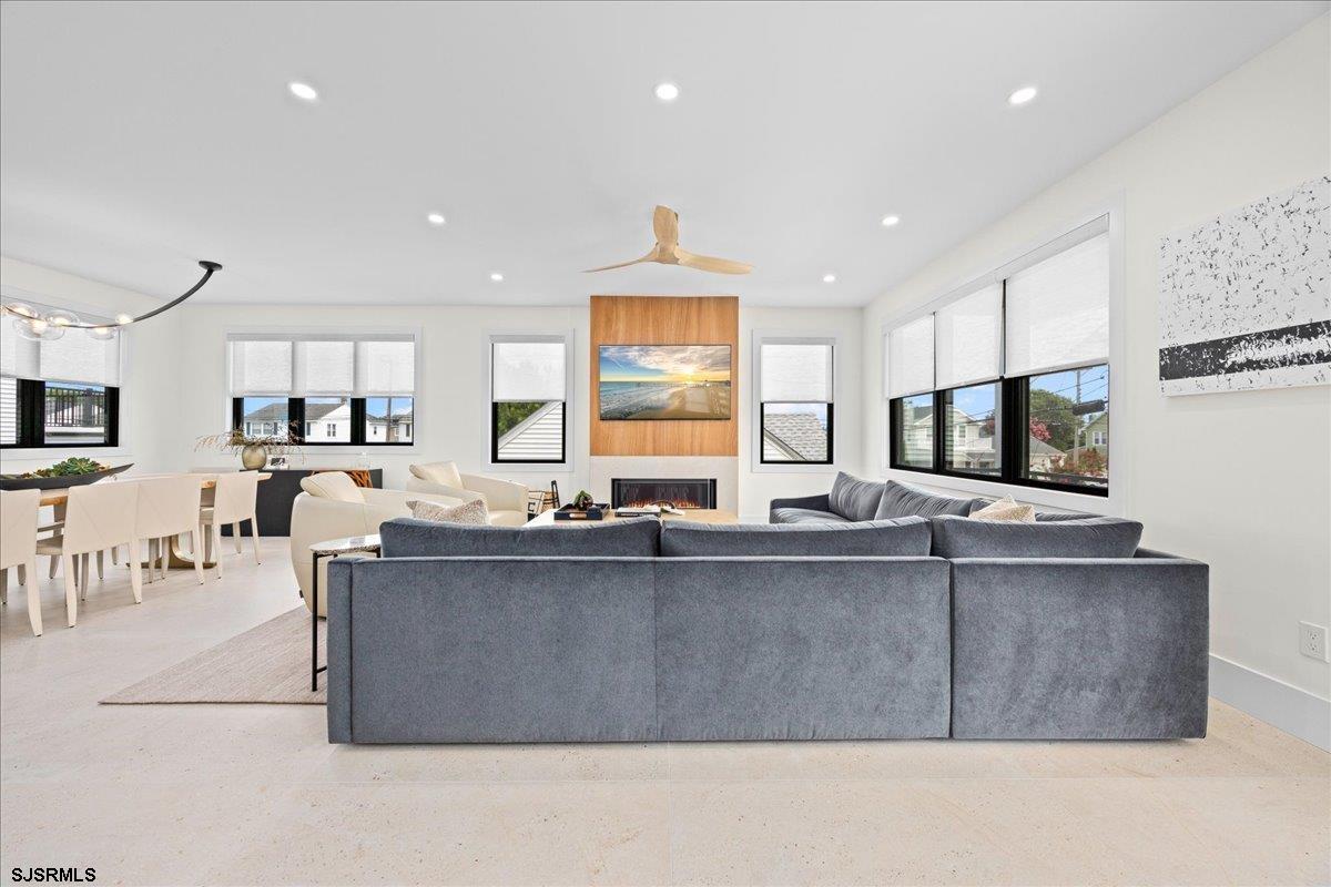 Margate, New Jersey 08402, United States, 6 Bedrooms Bedrooms, ,5 BathroomsBathrooms,Residential,Active,194964