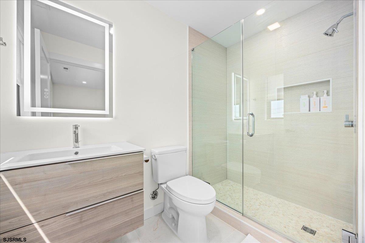 Margate, New Jersey 08402, United States, 6 Bedrooms Bedrooms, ,5 BathroomsBathrooms,Residential,Active,194964