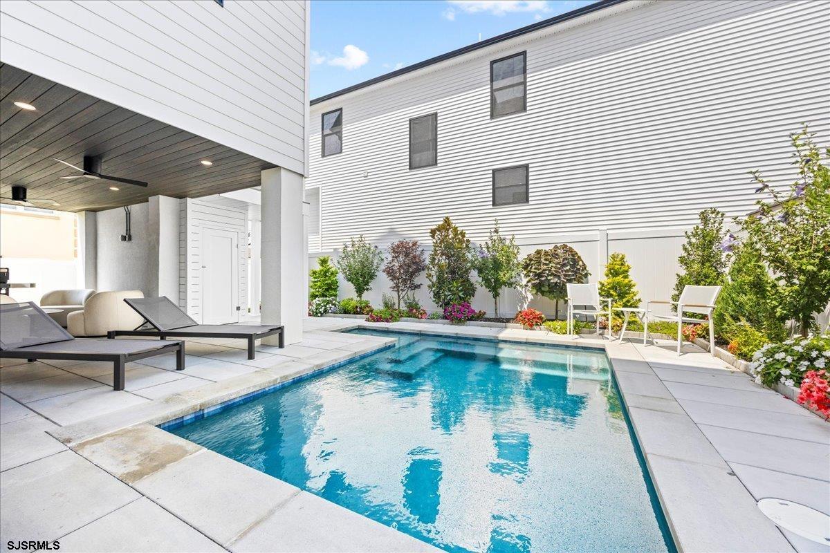 Margate, New Jersey 08402, United States, 6 Bedrooms Bedrooms, ,5 BathroomsBathrooms,Residential,Active,194964