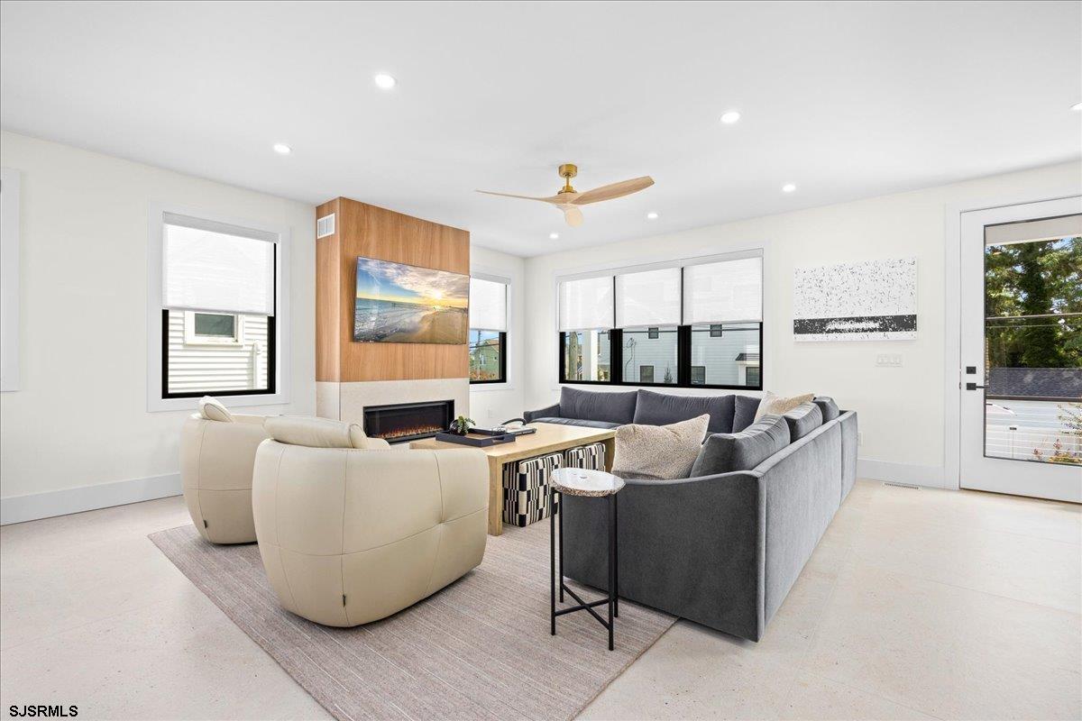 Margate, New Jersey 08402, United States, 6 Bedrooms Bedrooms, ,5 BathroomsBathrooms,Residential,Active,194964