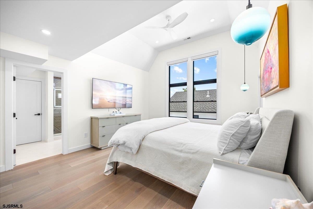 Margate, New Jersey 08402, United States, 6 Bedrooms Bedrooms, ,5 BathroomsBathrooms,Residential,Active,194964