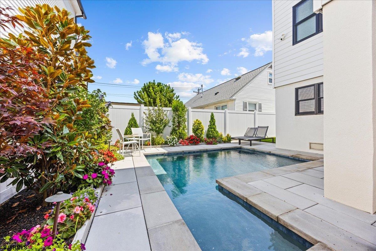 Margate, New Jersey 08402, United States, 6 Bedrooms Bedrooms, ,5 BathroomsBathrooms,Residential,Active,194964