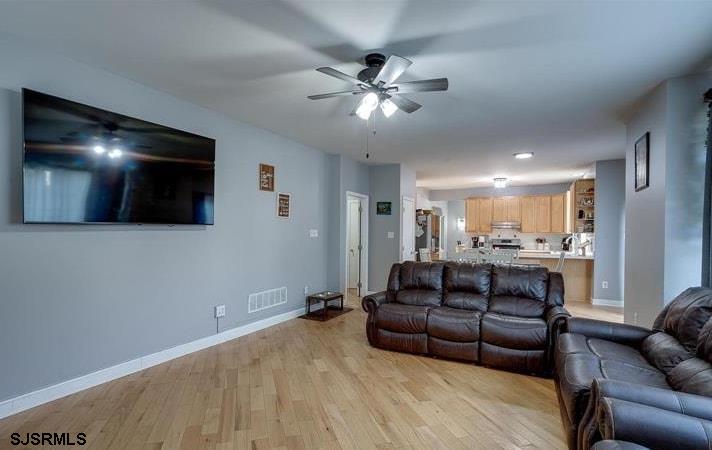 Egg Harbor Township, New Jersey 08234, United States, 4 Bedrooms Bedrooms, ,3 BathroomsBathrooms,Residential,Pending,125731