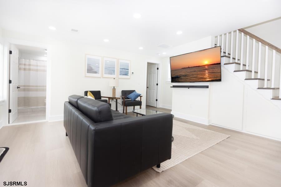 215 E Leaming 5