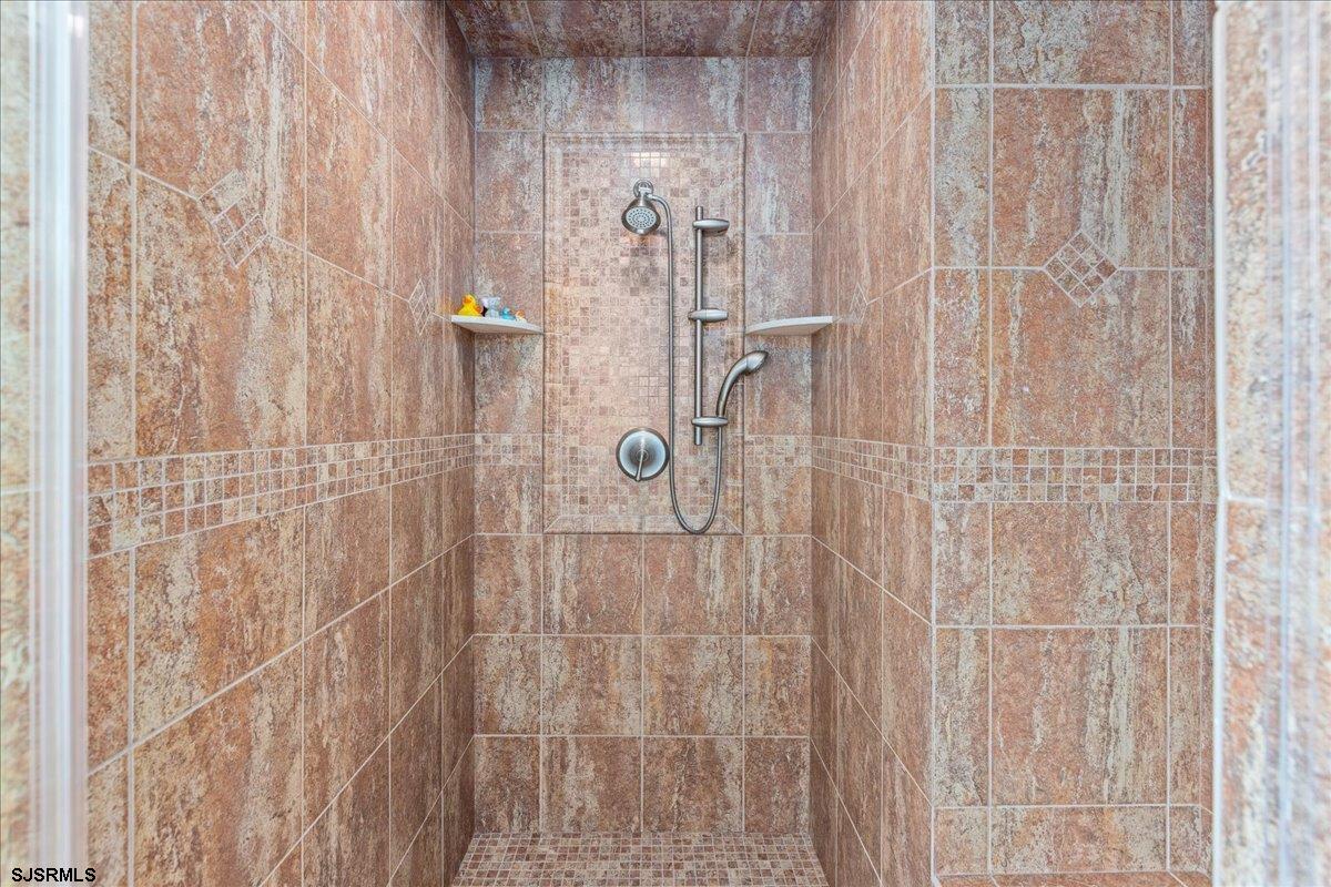 Longport, New Jersey 08403, United States, 5 Bedrooms Bedrooms, ,5 BathroomsBathrooms,Residential,Active,11426