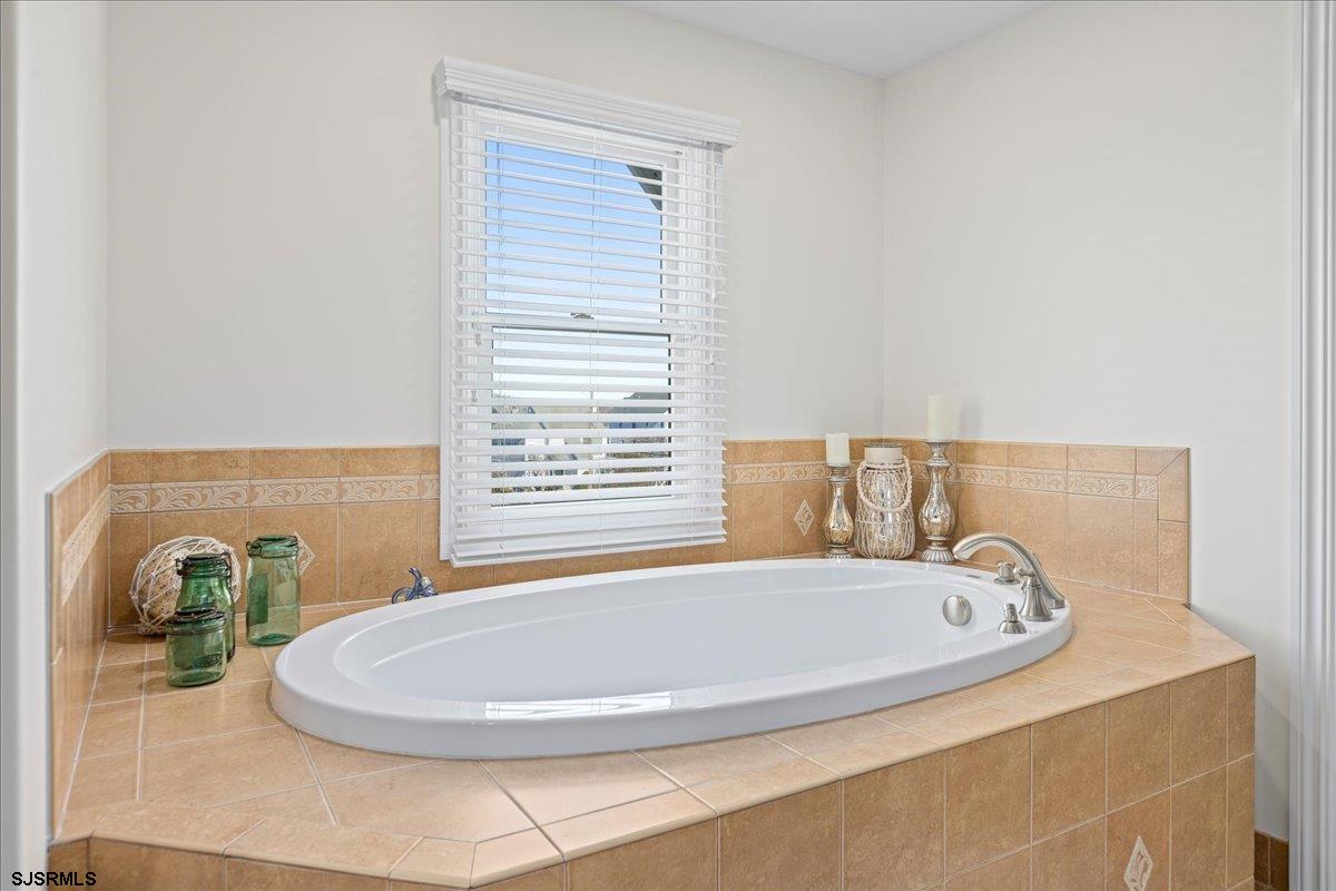 Longport, New Jersey 08403, United States, 5 Bedrooms Bedrooms, ,5 BathroomsBathrooms,Residential,Active,11426