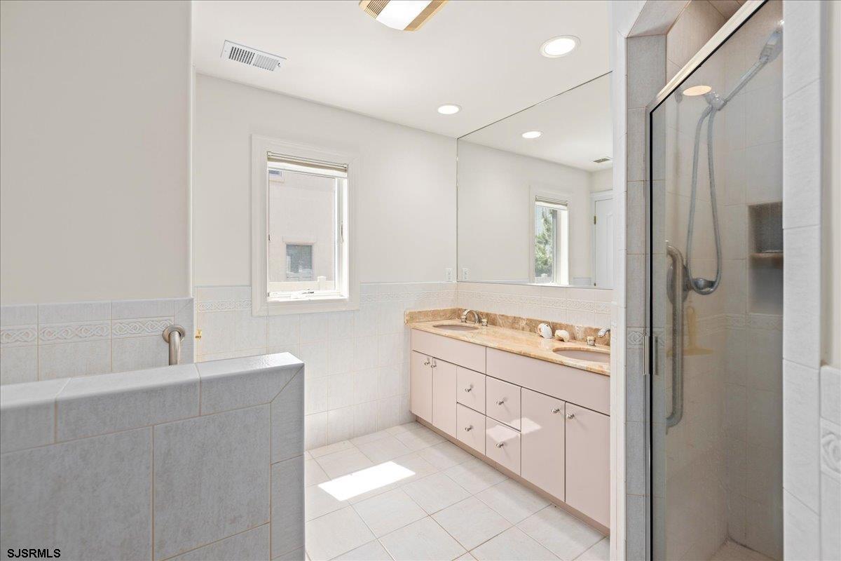 Longport, New Jersey 08403, United States, 3 Bedrooms Bedrooms, ,4 BathroomsBathrooms,Residential,Active,150391