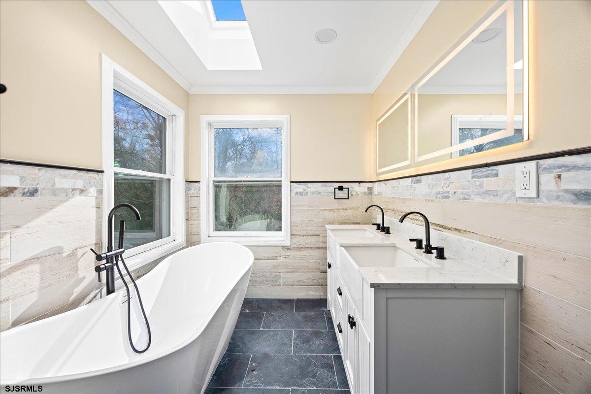 Egg Harbor City, New Jersey 08215, United States, 5 Bedrooms Bedrooms, ,5 BathroomsBathrooms,Residential,Active,247631