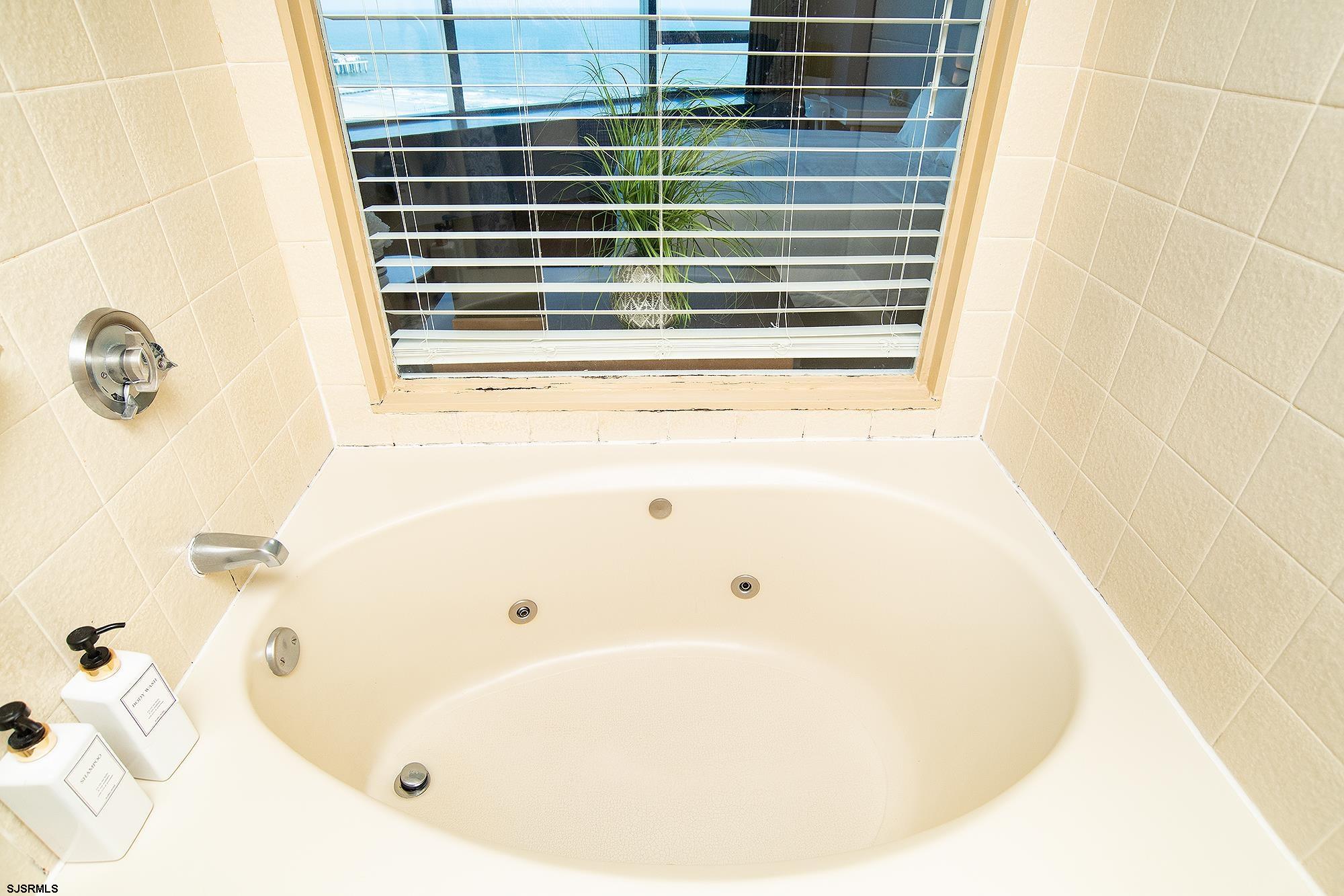 Atlantic City, New Jersey 08401, United States, ,1 BathroomBathrooms,Residential,Active,235395