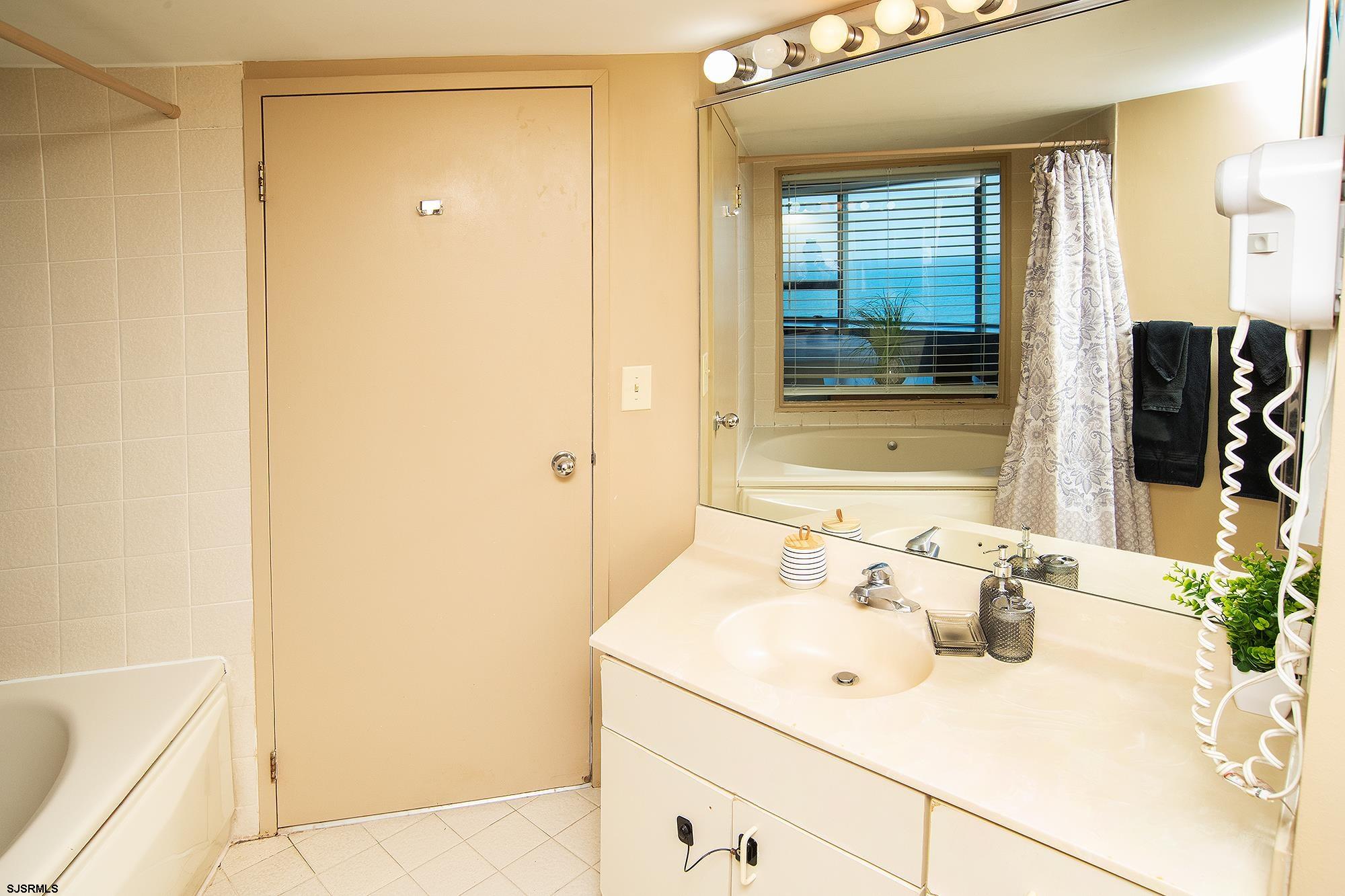 Atlantic City, New Jersey 08401, United States, ,1 BathroomBathrooms,Residential,Active,235395