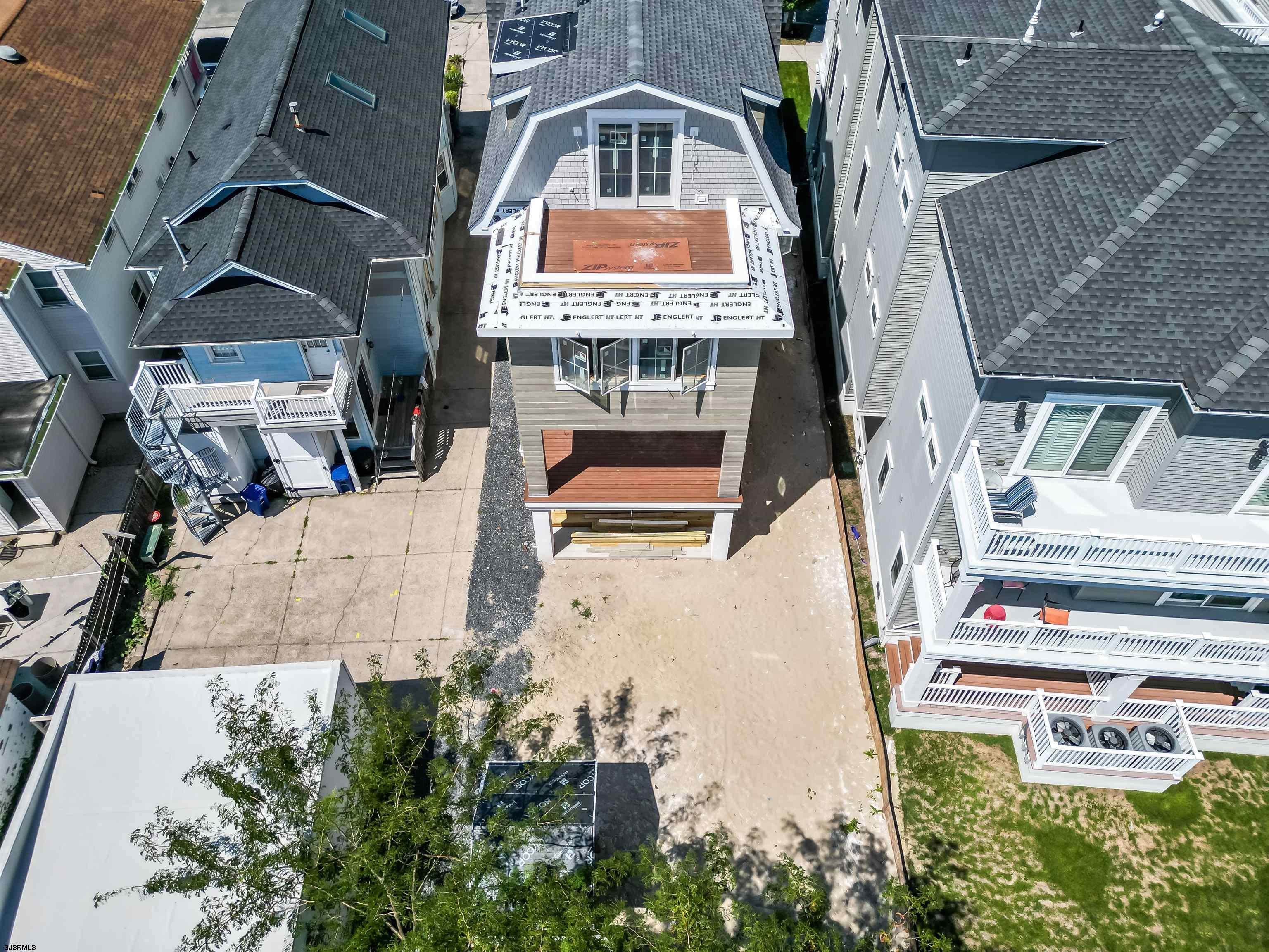 105 E Atlantic Blvd
