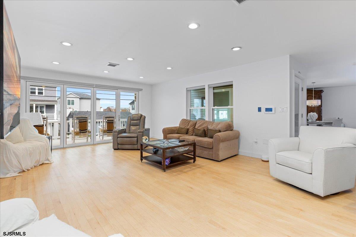 Ventnor, New Jersey 08406, United States, 6 Bedrooms Bedrooms, ,5 BathroomsBathrooms,Residential,Active,41463