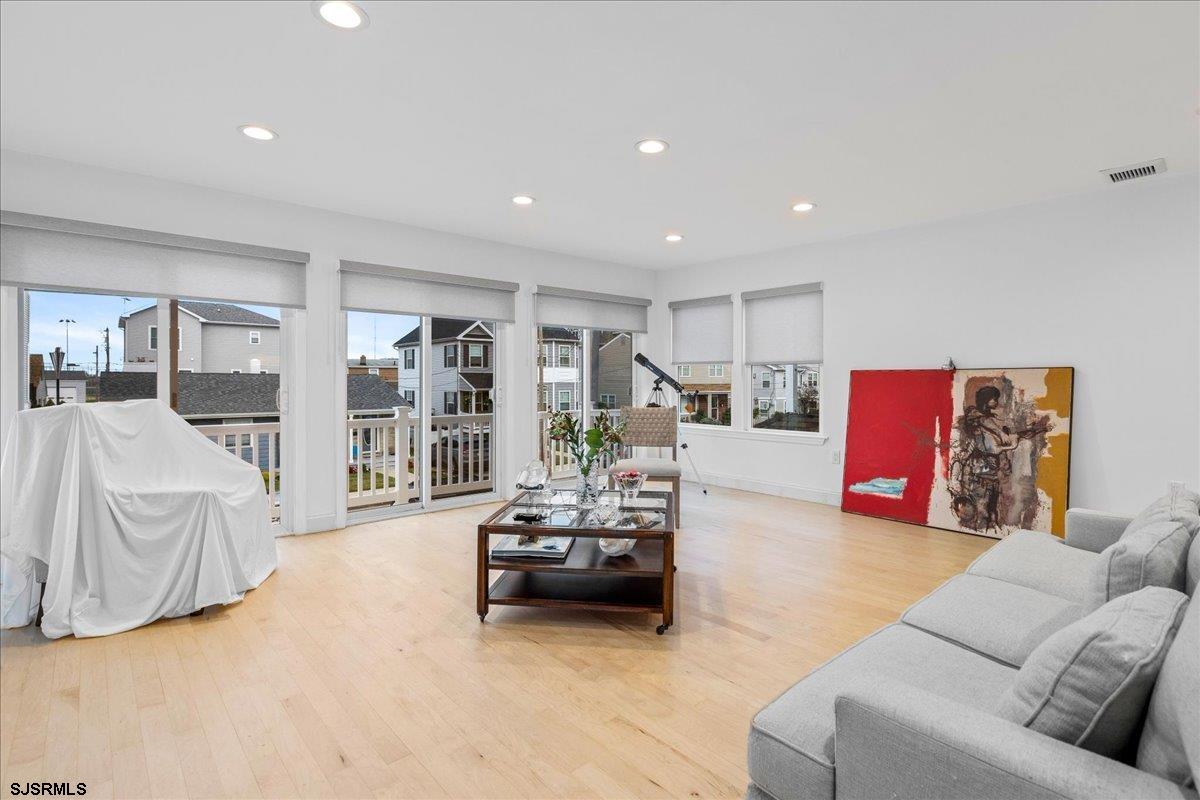 Ventnor, New Jersey 08406, United States, 6 Bedrooms Bedrooms, ,5 BathroomsBathrooms,Residential,Active,41463