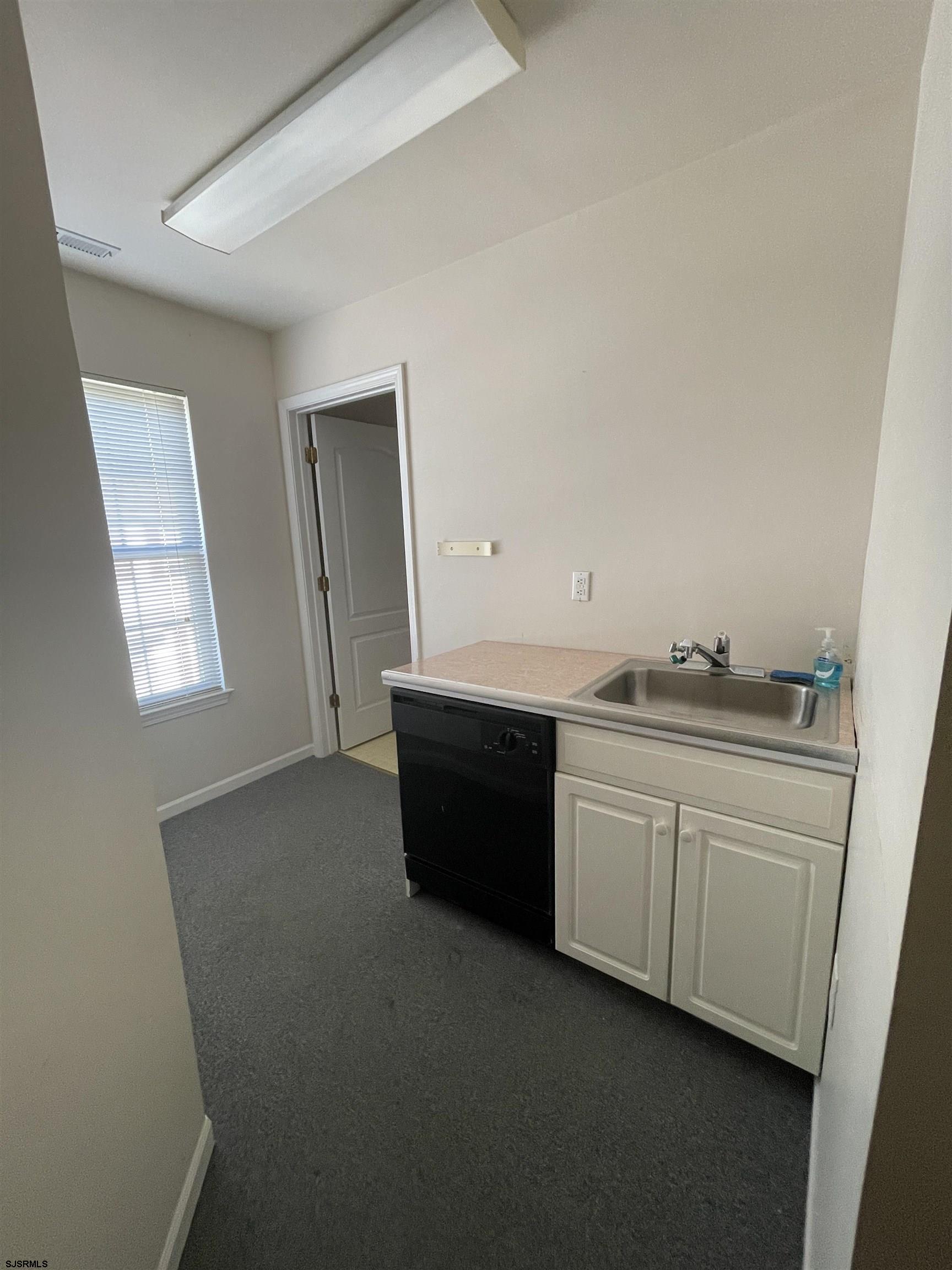 331 E Jimmie Leeds