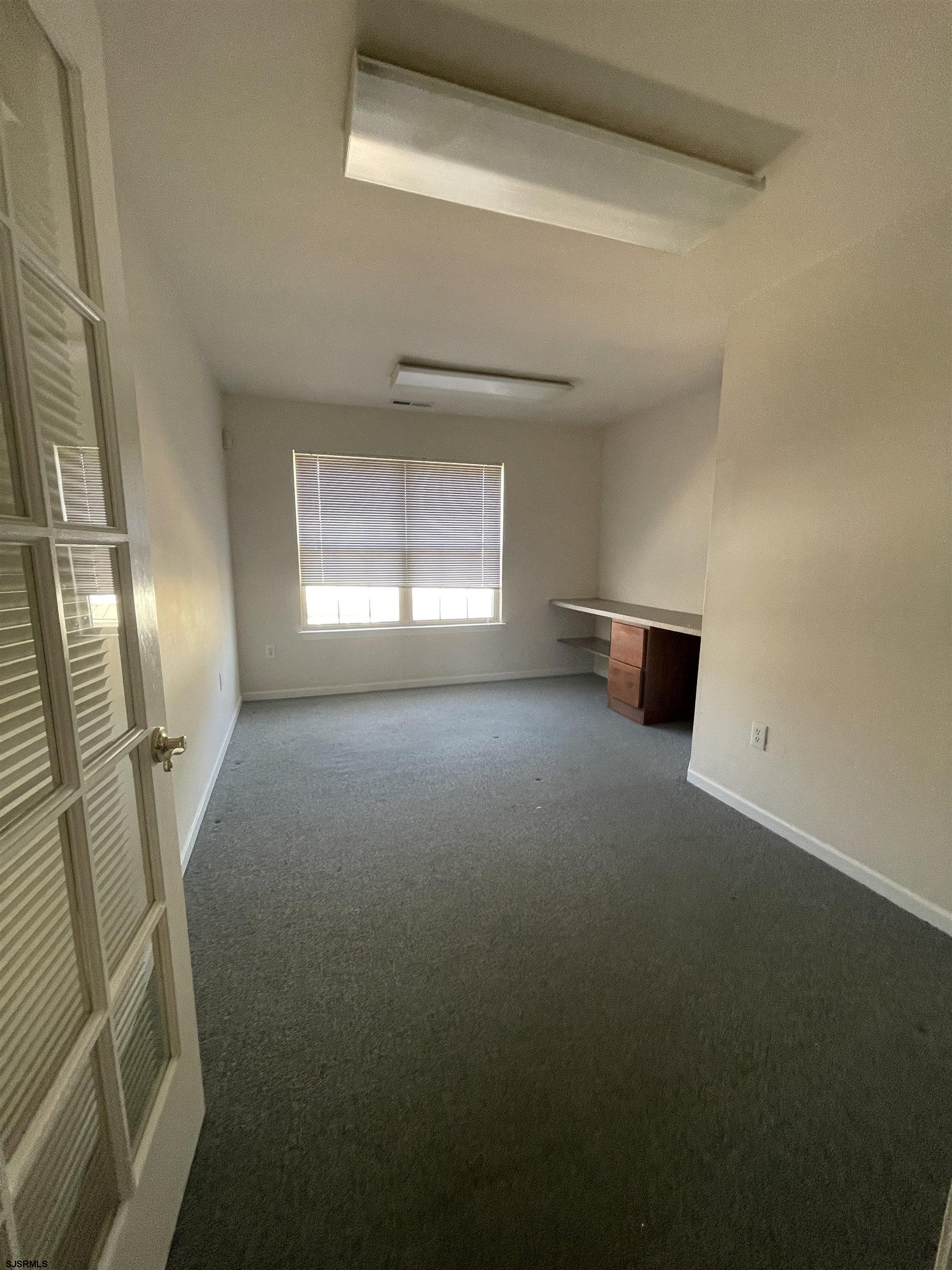331 E Jimmie Leeds