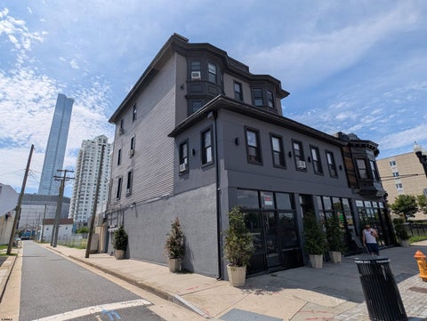 Apartment For Rent - 526 Atlantic Ave<br/> Atlantic City, NJ 08401