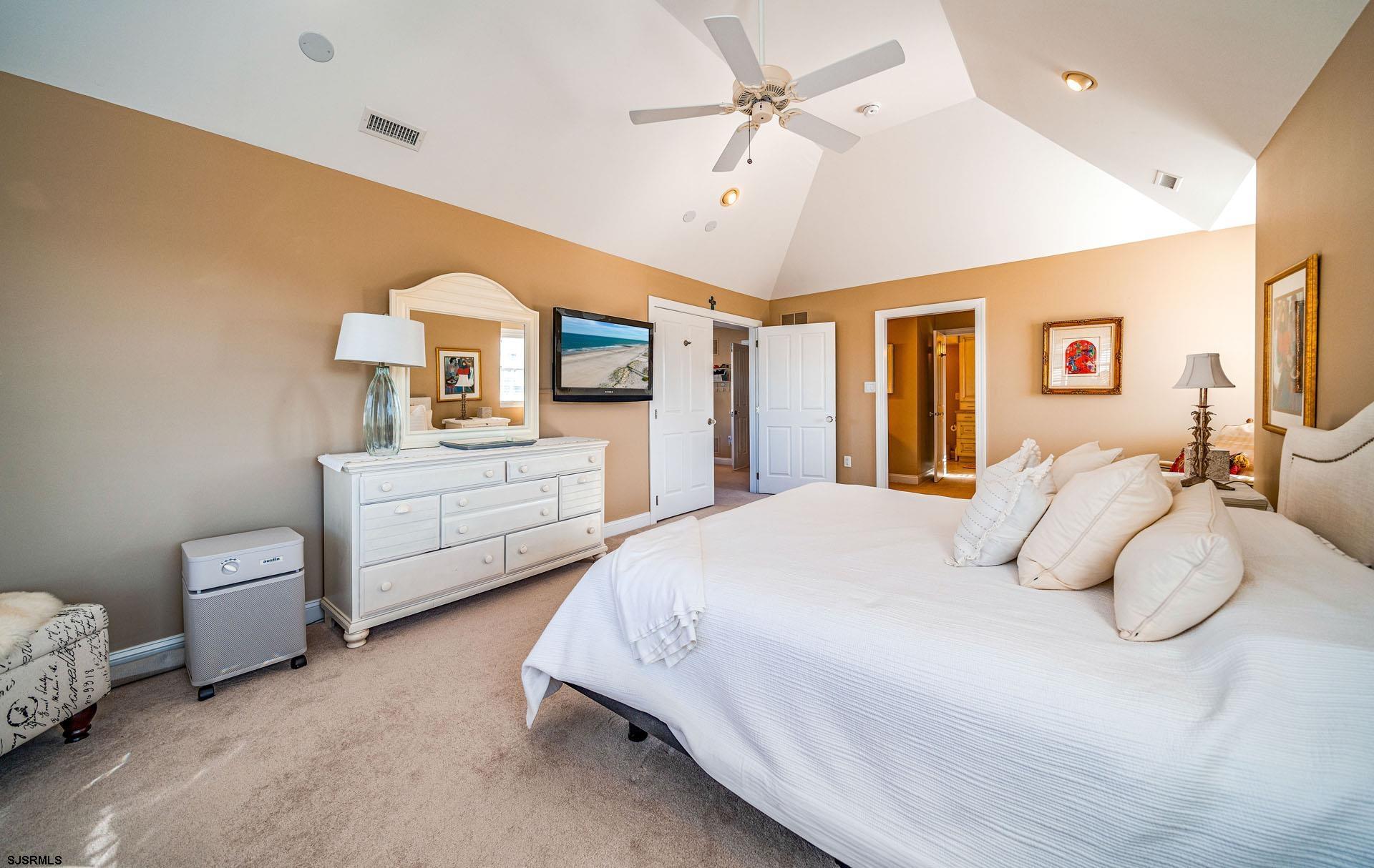 Ocean City, New Jersey 08226, United States, 5 Bedrooms Bedrooms, ,6 BathroomsBathrooms,Residential,Pending,10525