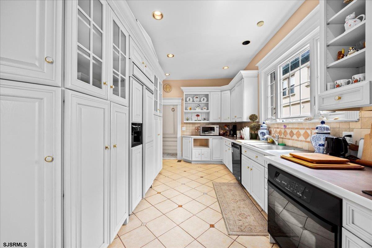 Atlantic City, New Jersey 08401, United States, 4 Bedrooms Bedrooms, ,5 BathroomsBathrooms,Residential,Active,140969