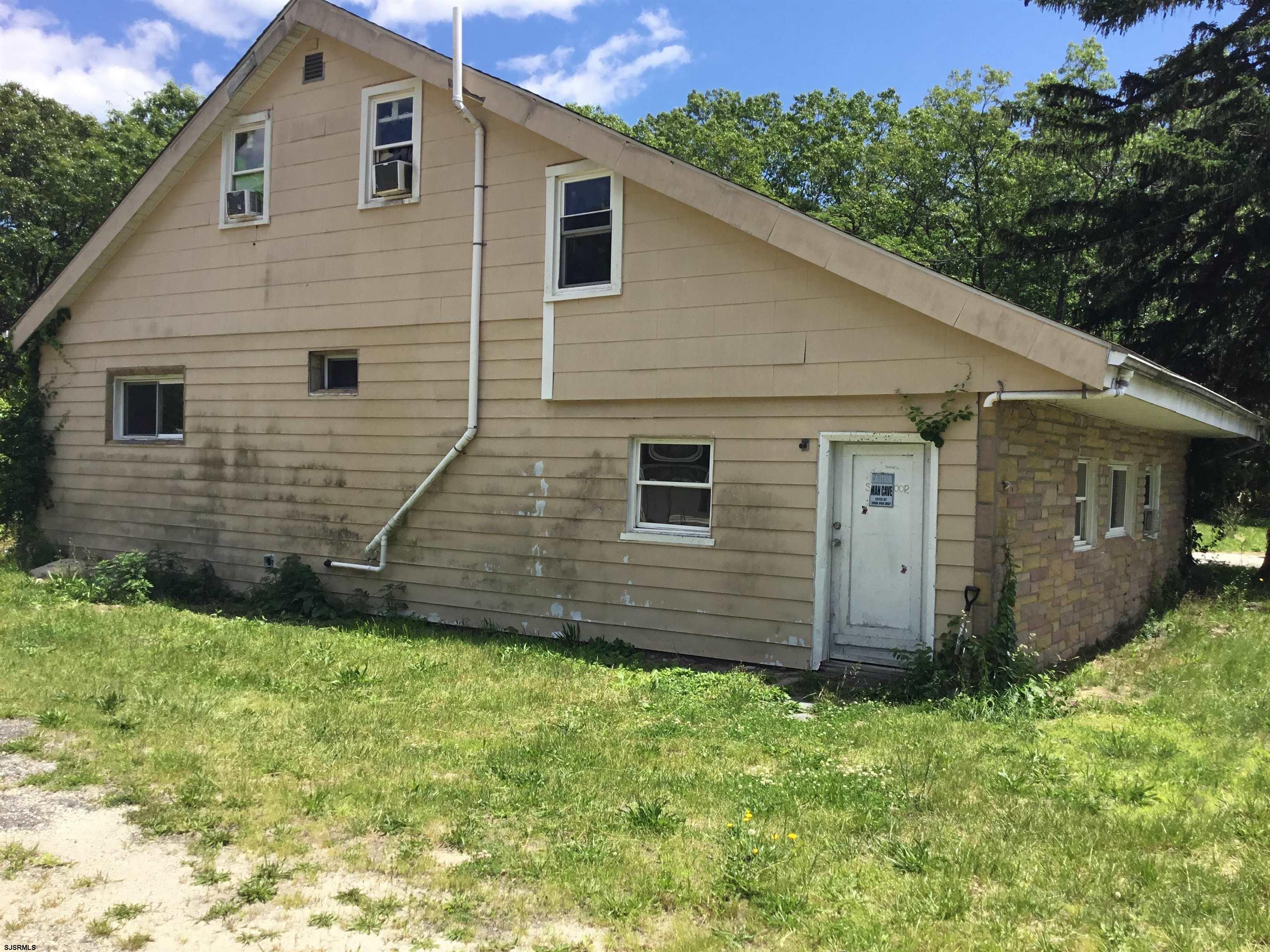 527 E Jimmie Leeds
