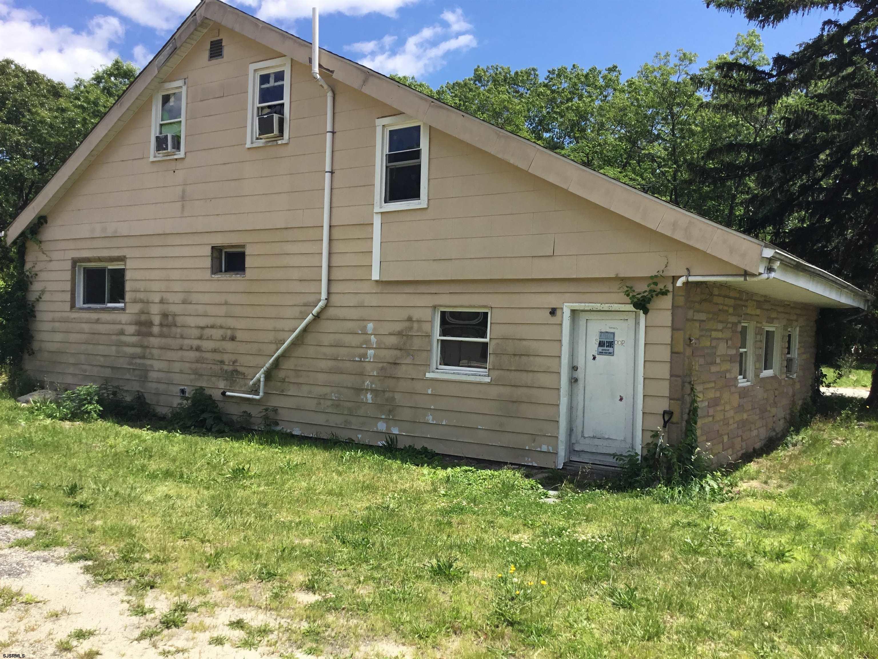 527 E Jimmie Leeds