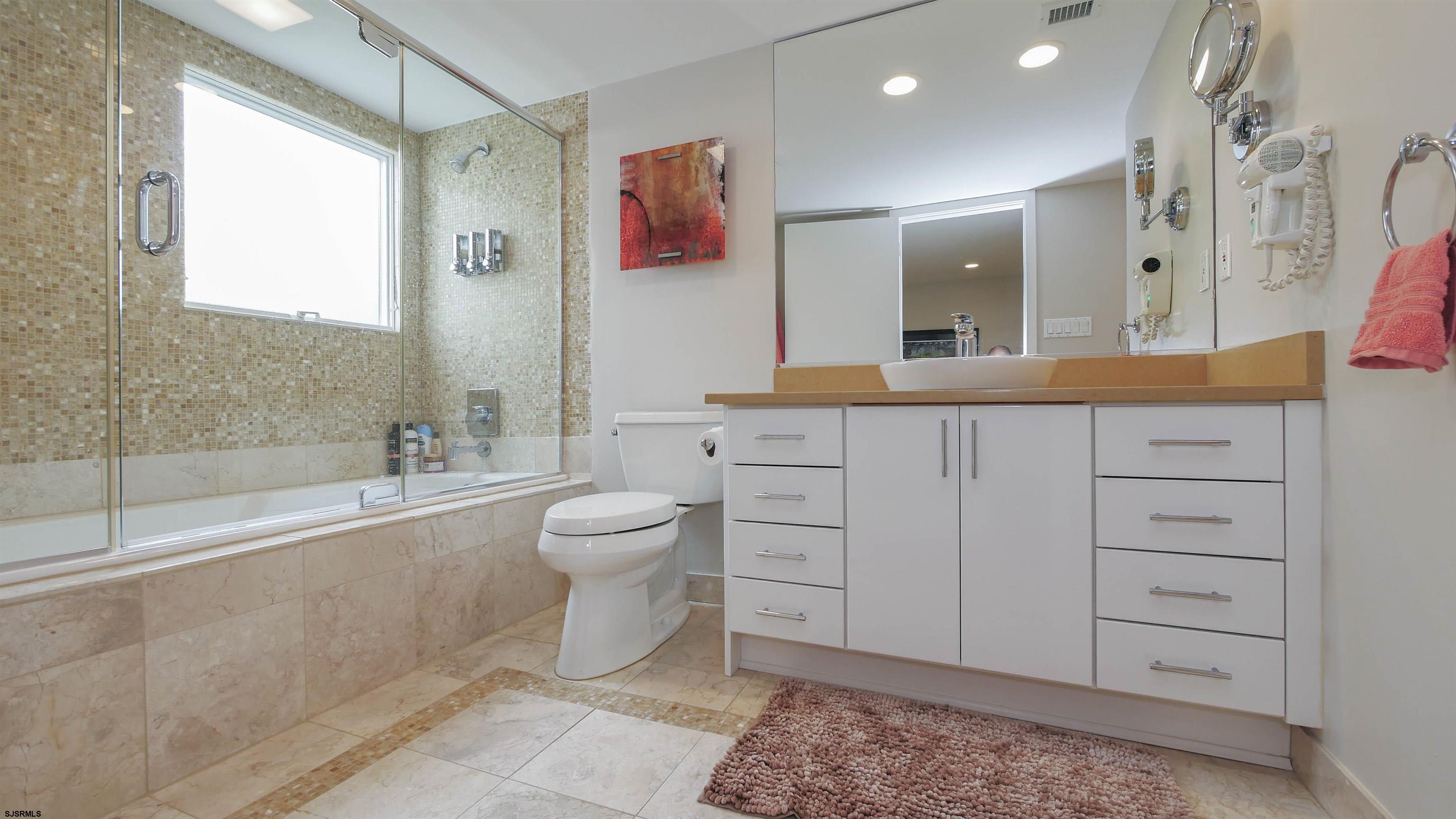 Margate, New Jersey 08402, United States, 2 Bedrooms Bedrooms, ,2 BathroomsBathrooms,Residential,Active,65811