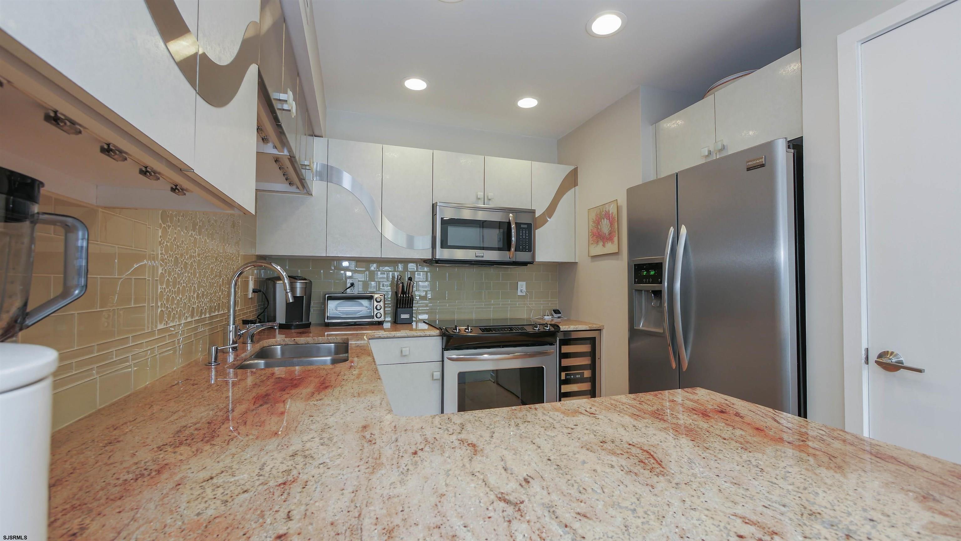 Margate, New Jersey 08402, United States, 2 Bedrooms Bedrooms, ,2 BathroomsBathrooms,Residential,Active,65811