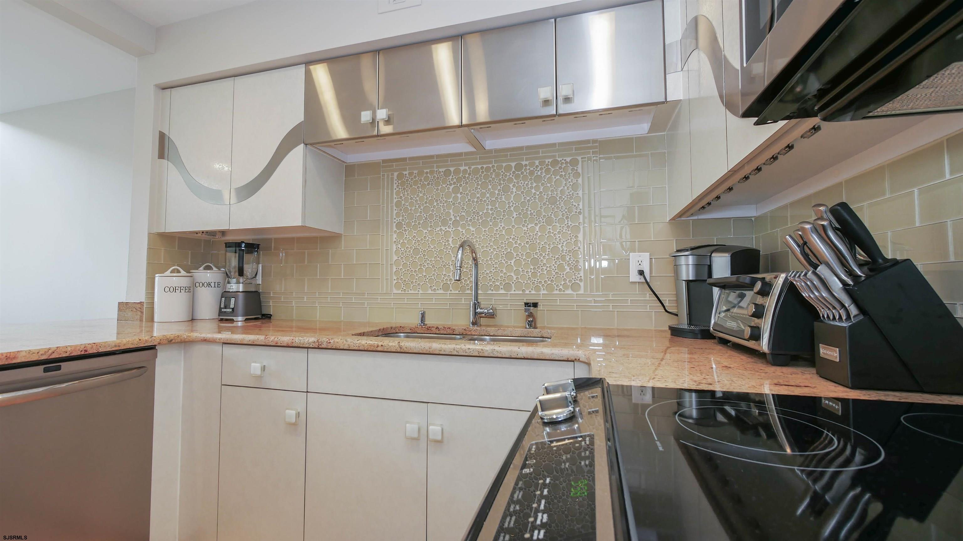 Margate, New Jersey 08402, United States, 2 Bedrooms Bedrooms, ,2 BathroomsBathrooms,Residential,Active,65811