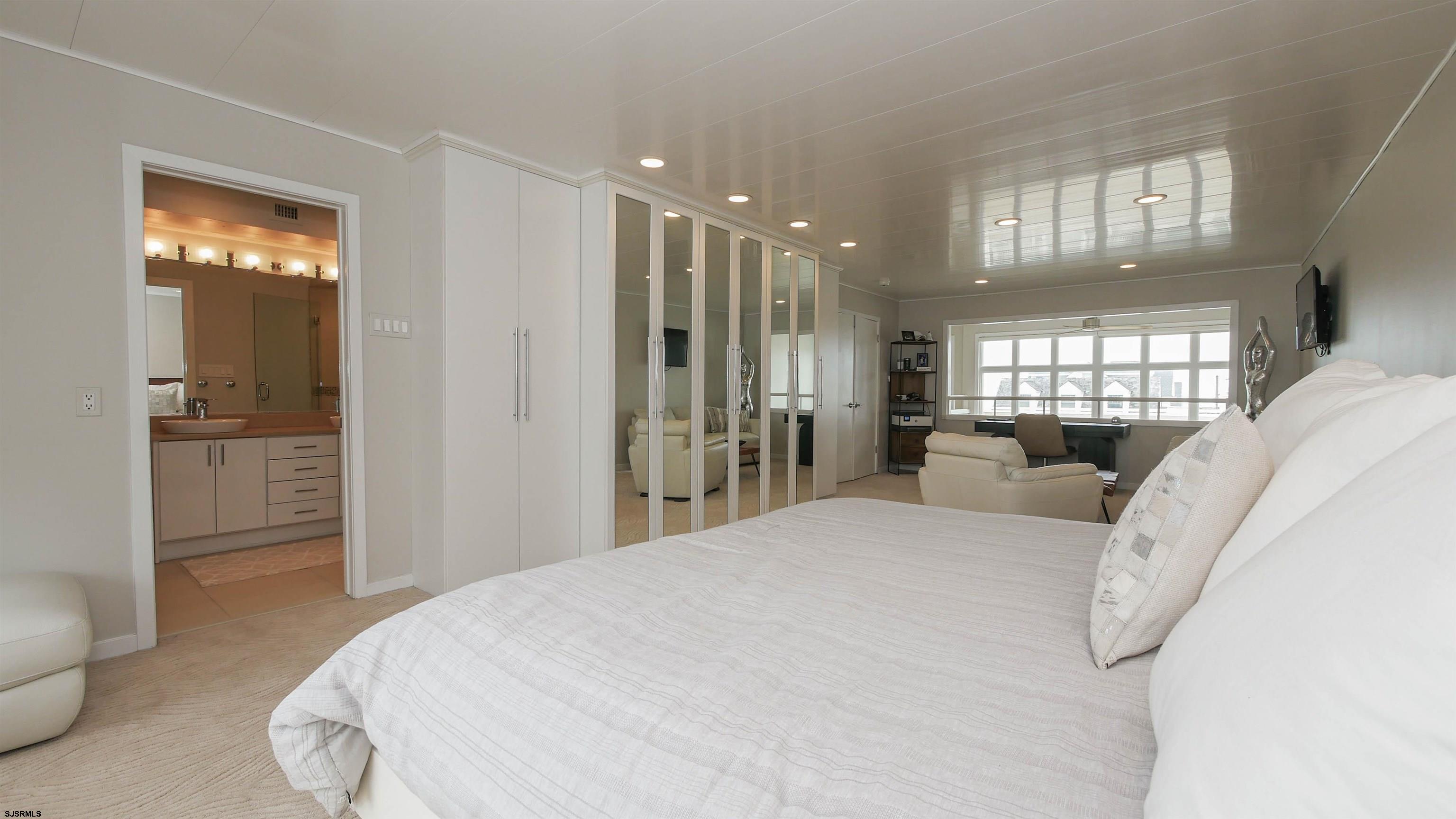 Margate, New Jersey 08402, United States, 2 Bedrooms Bedrooms, ,2 BathroomsBathrooms,Residential,Active,65811