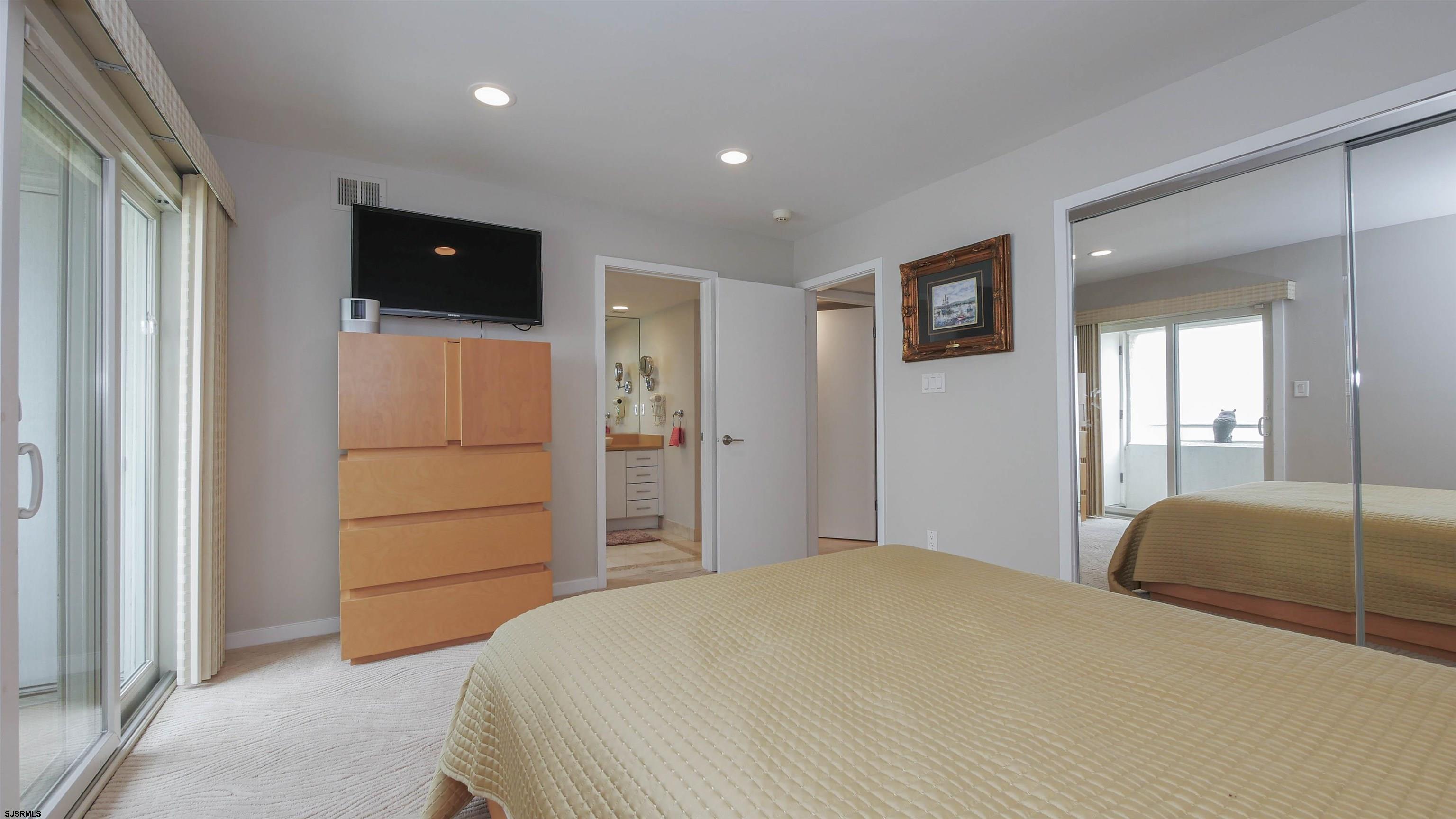 Margate, New Jersey 08402, United States, 2 Bedrooms Bedrooms, ,2 BathroomsBathrooms,Residential,Active,65811