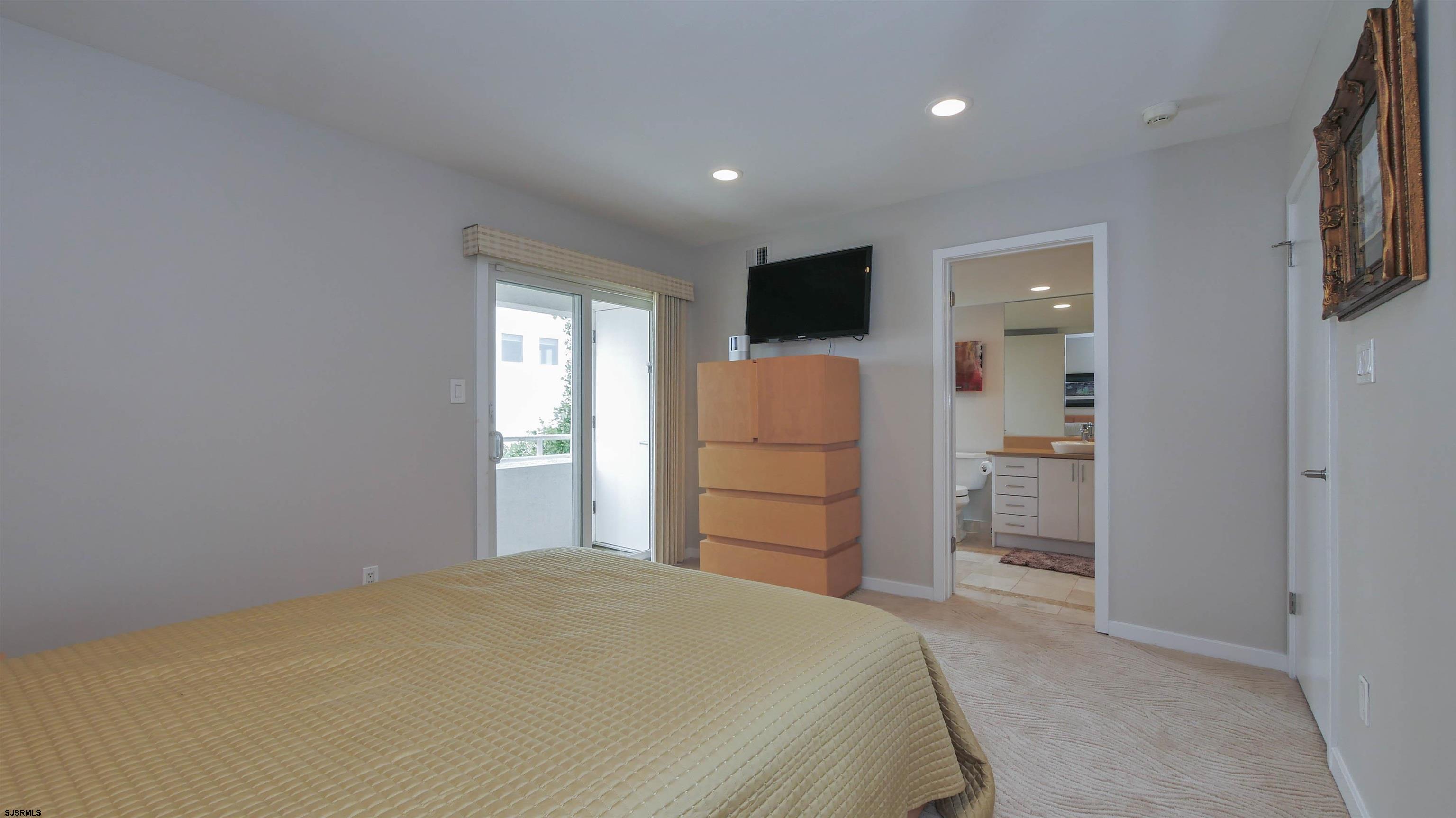 Margate, New Jersey 08402, United States, 2 Bedrooms Bedrooms, ,2 BathroomsBathrooms,Residential,Active,65811