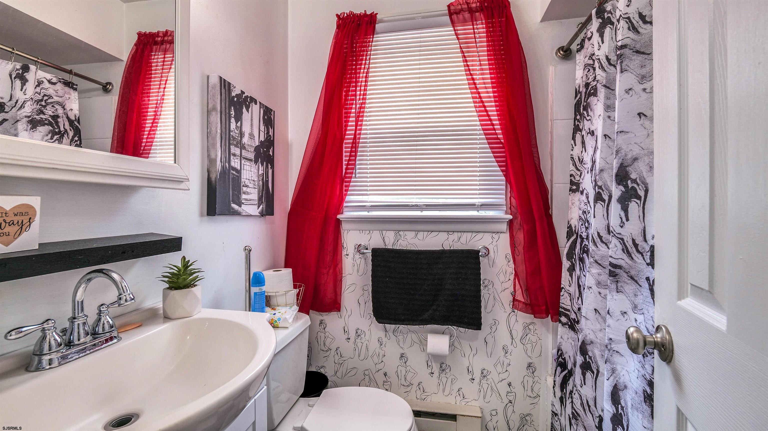 Somers Point, New Jersey 08244, United States, 8 Bedrooms Bedrooms, ,4 BathroomsBathrooms,Residential,Active,148361