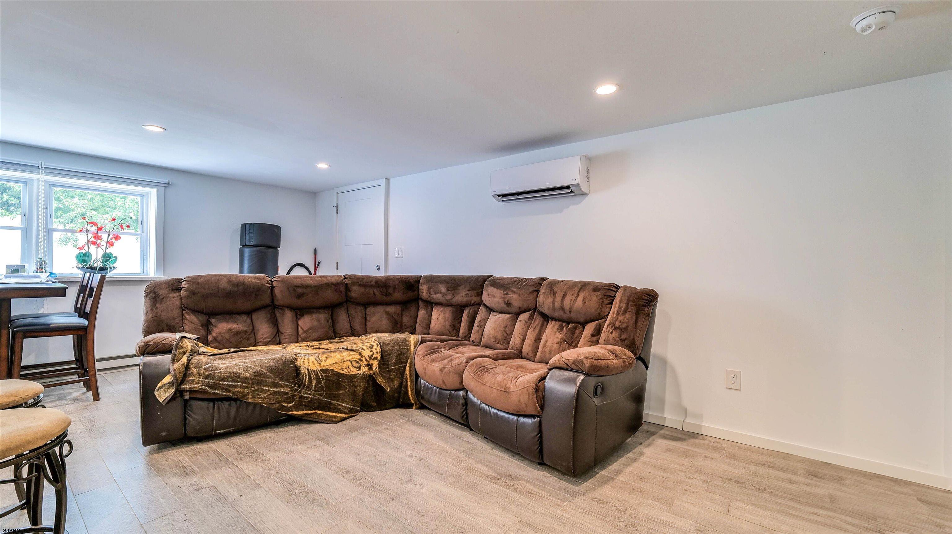 Somers Point, New Jersey 08244, United States, 8 Bedrooms Bedrooms, ,4 BathroomsBathrooms,Residential,Active,148361