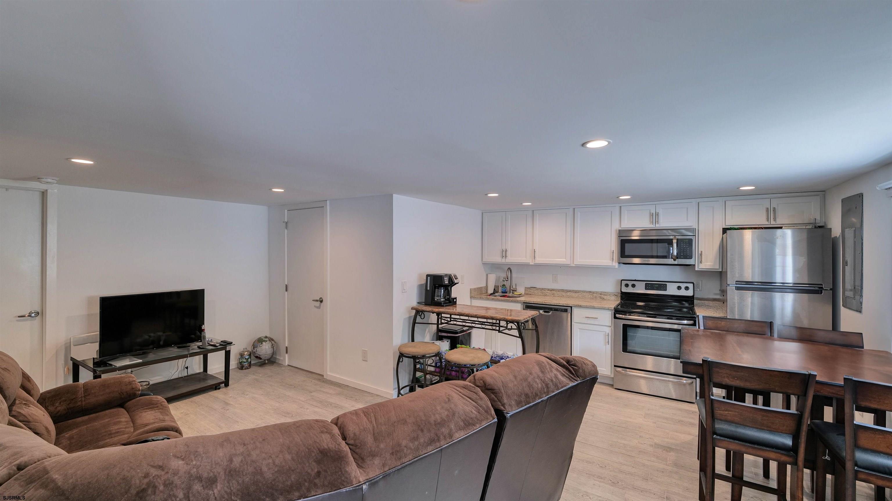 Somers Point, New Jersey 08244, United States, 8 Bedrooms Bedrooms, ,4 BathroomsBathrooms,Residential,Active,148361