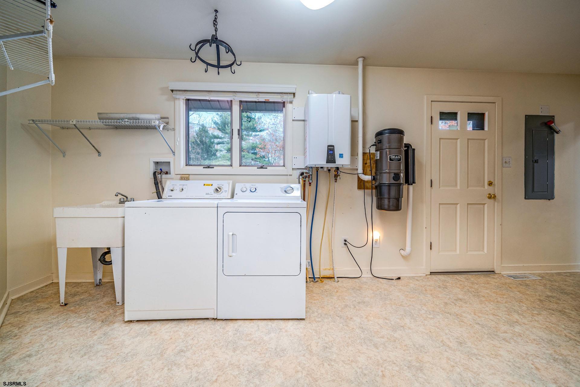 Petersburg, New Jersey 08270, United States, 3 Bedrooms Bedrooms, ,2 BathroomsBathrooms,Residential,Pending,77746