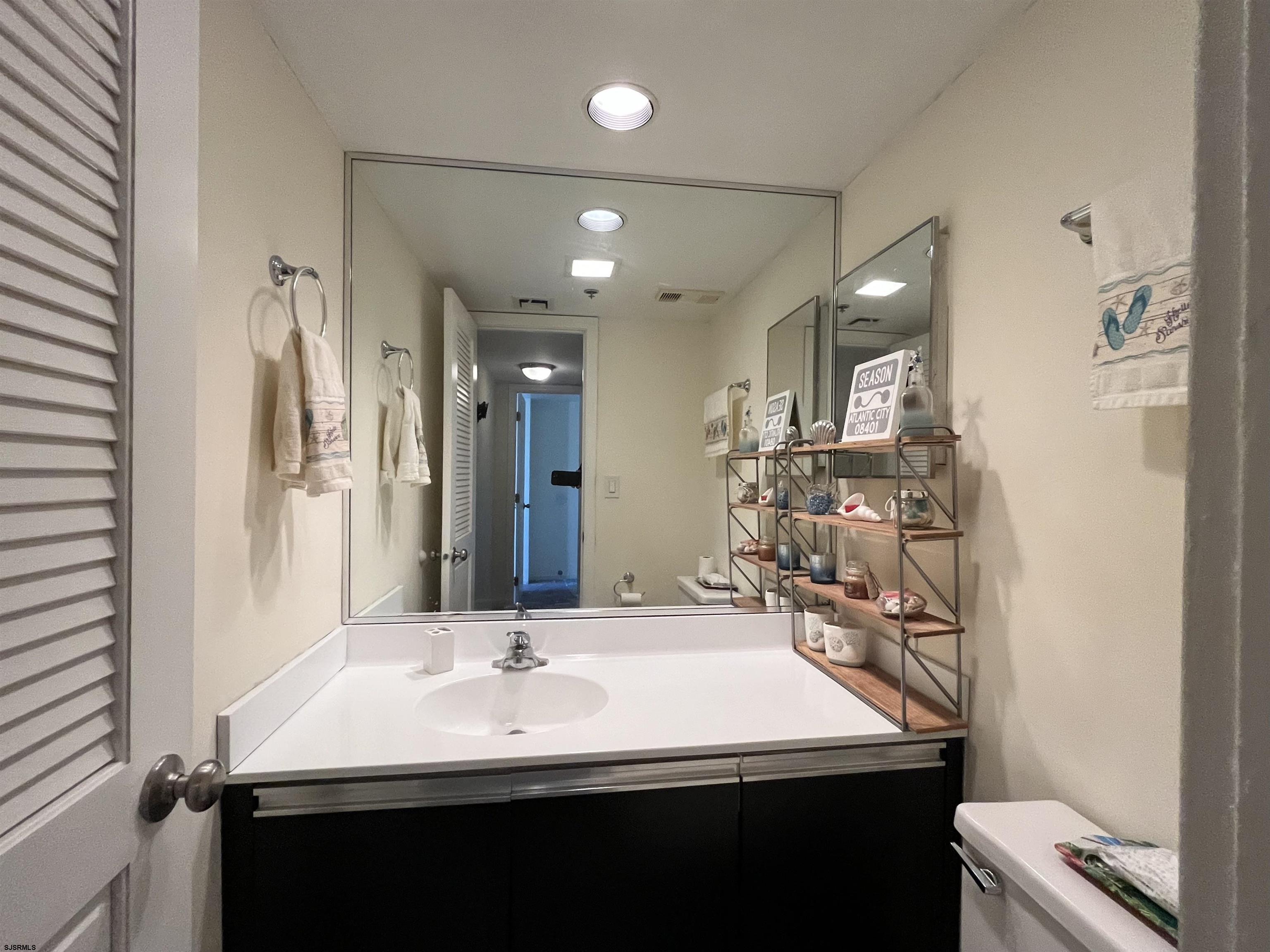 Atlantic City, New Jersey 08401, United States, 1 Bedroom Bedrooms, ,2 BathroomsBathrooms,Residential,Active,154897