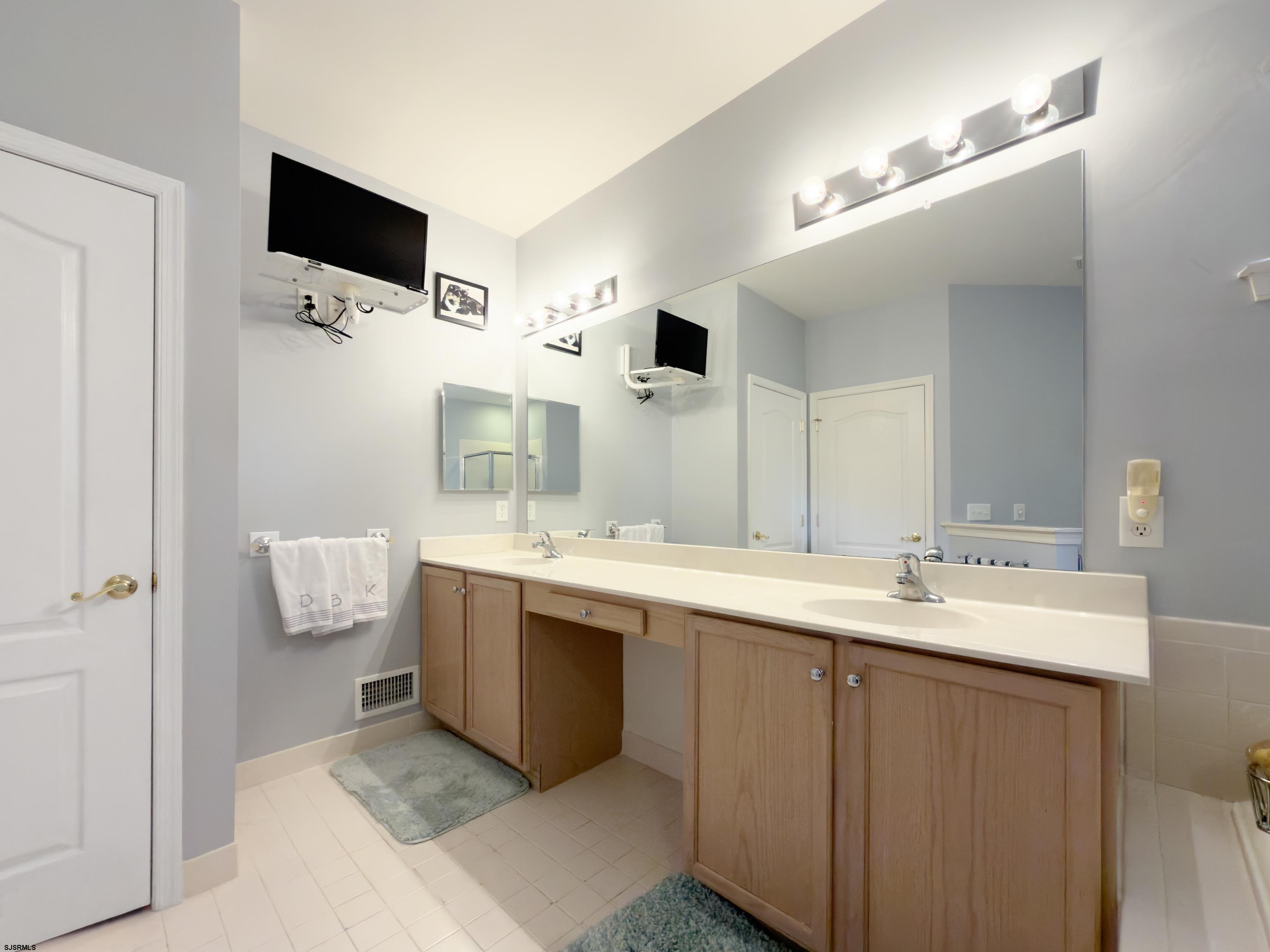 Egg Harbor Township, New Jersey 08234, United States, 3 Bedrooms Bedrooms, ,3 BathroomsBathrooms,Residential,Active,248402