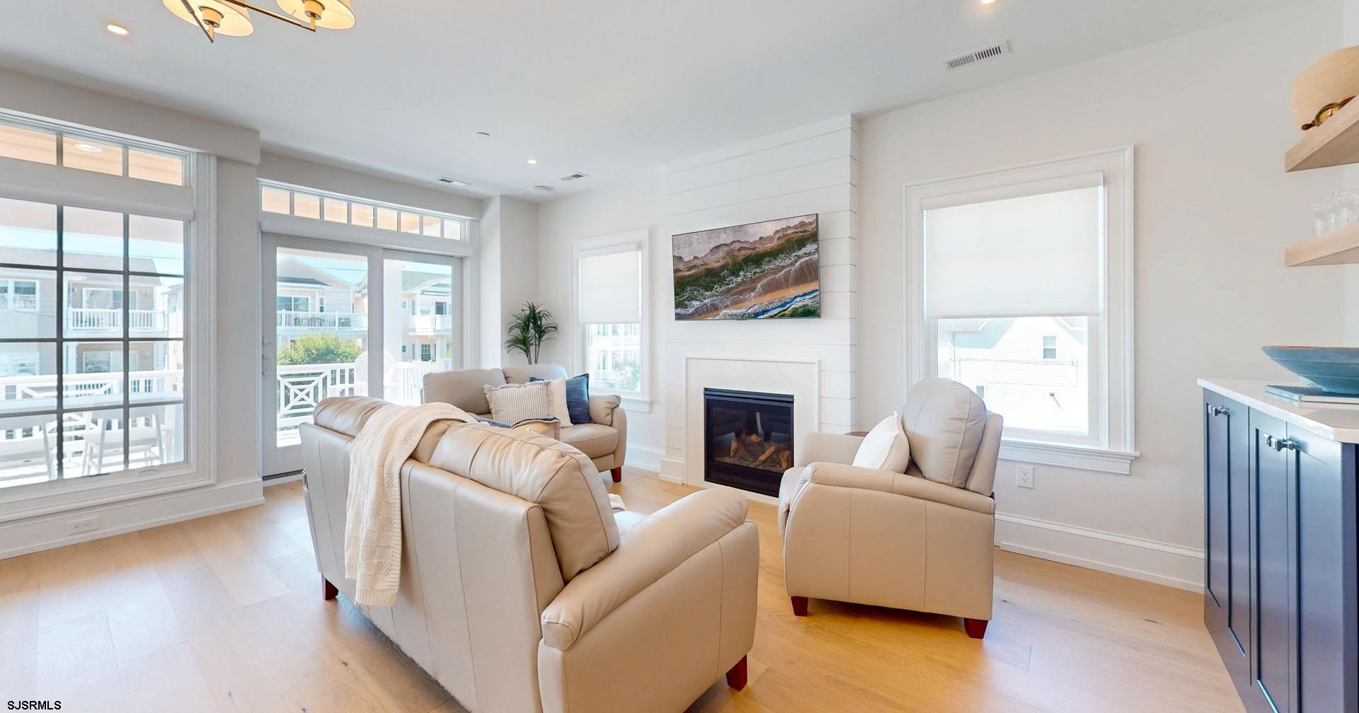 Ocean City, New Jersey 08226, United States, 3 Bedrooms Bedrooms, ,2 BathroomsBathrooms,Residential,Pending,161546