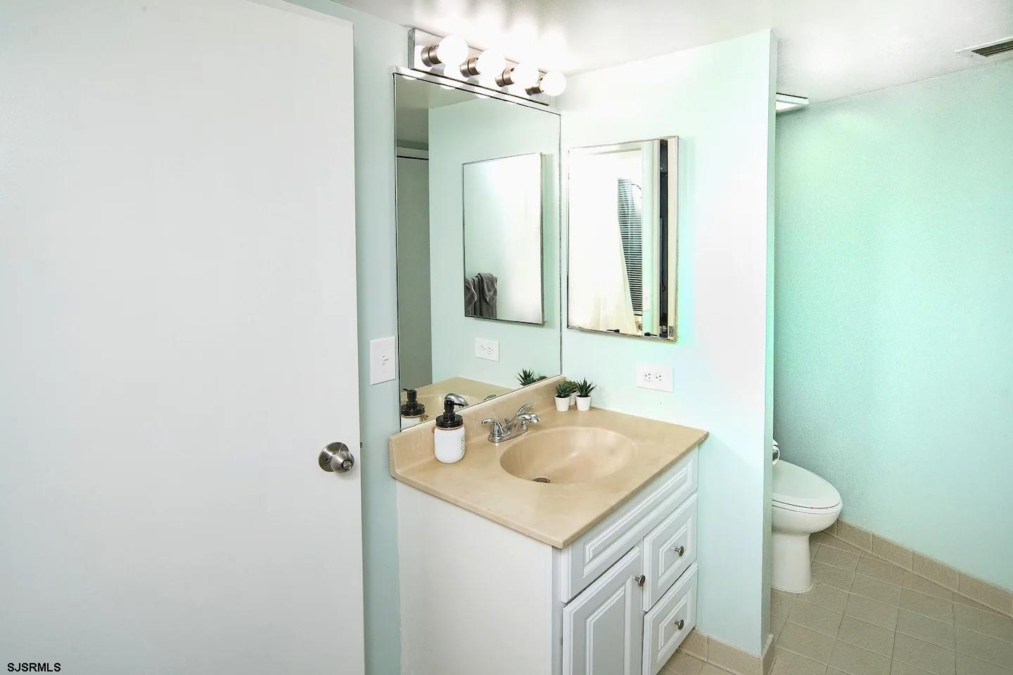 Atlantic City, New Jersey 08401, United States, ,1 BathroomBathrooms,Residential,Pending,40110