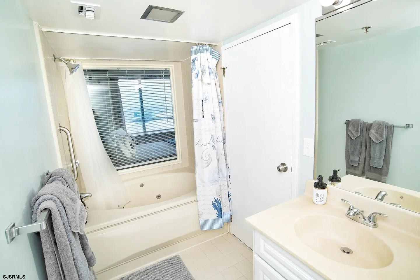 Atlantic City, New Jersey 08401, United States, ,1 BathroomBathrooms,Residential,Pending,40110