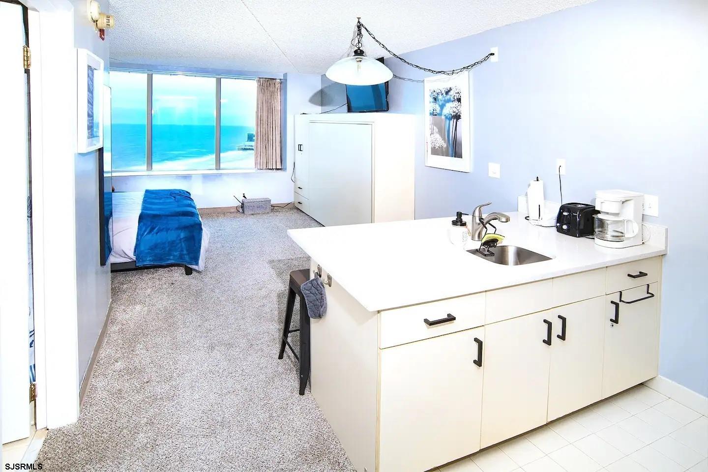 Atlantic City, New Jersey 08401, United States, ,1 BathroomBathrooms,Residential,Pending,40110