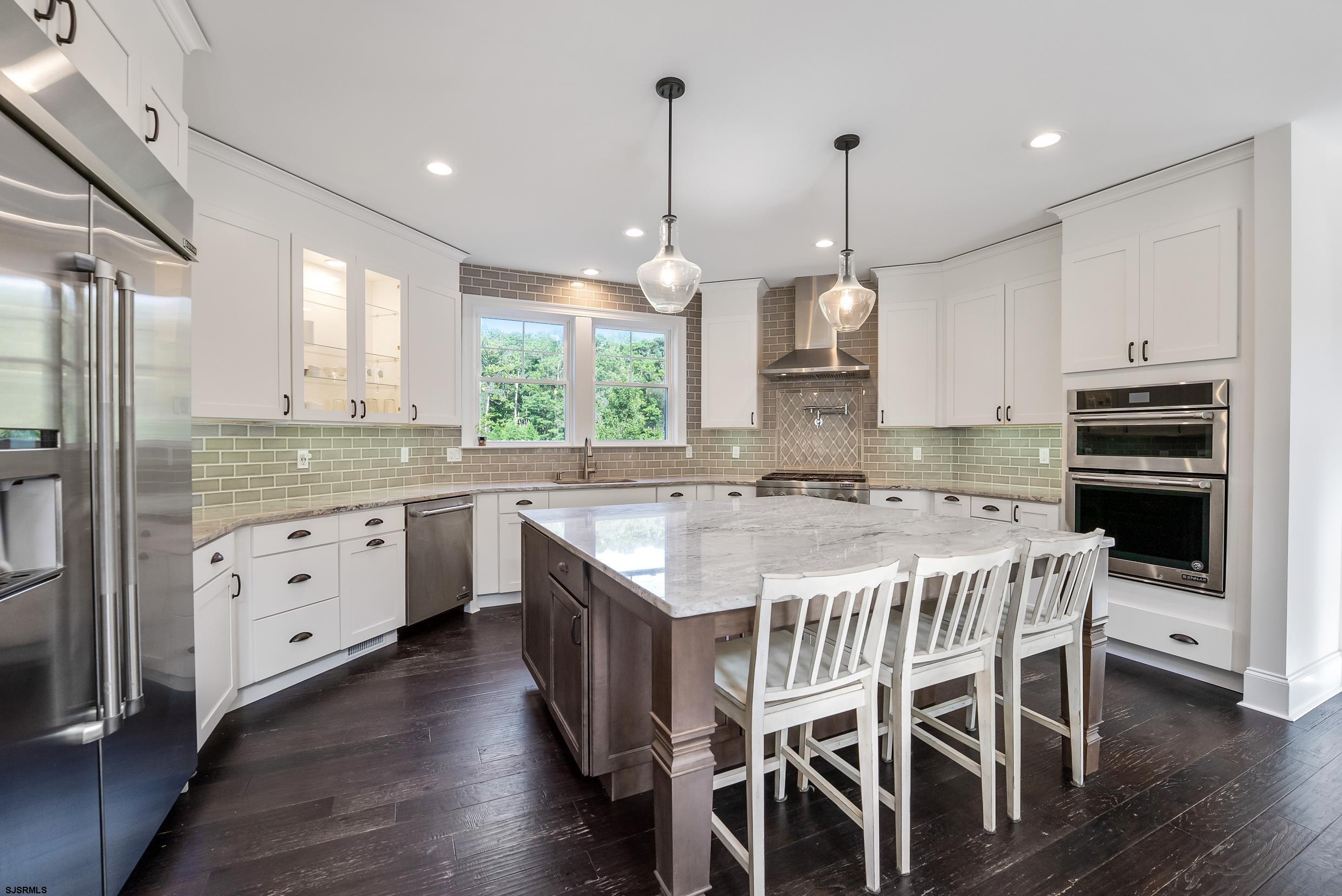 802 Gatehouse Dr