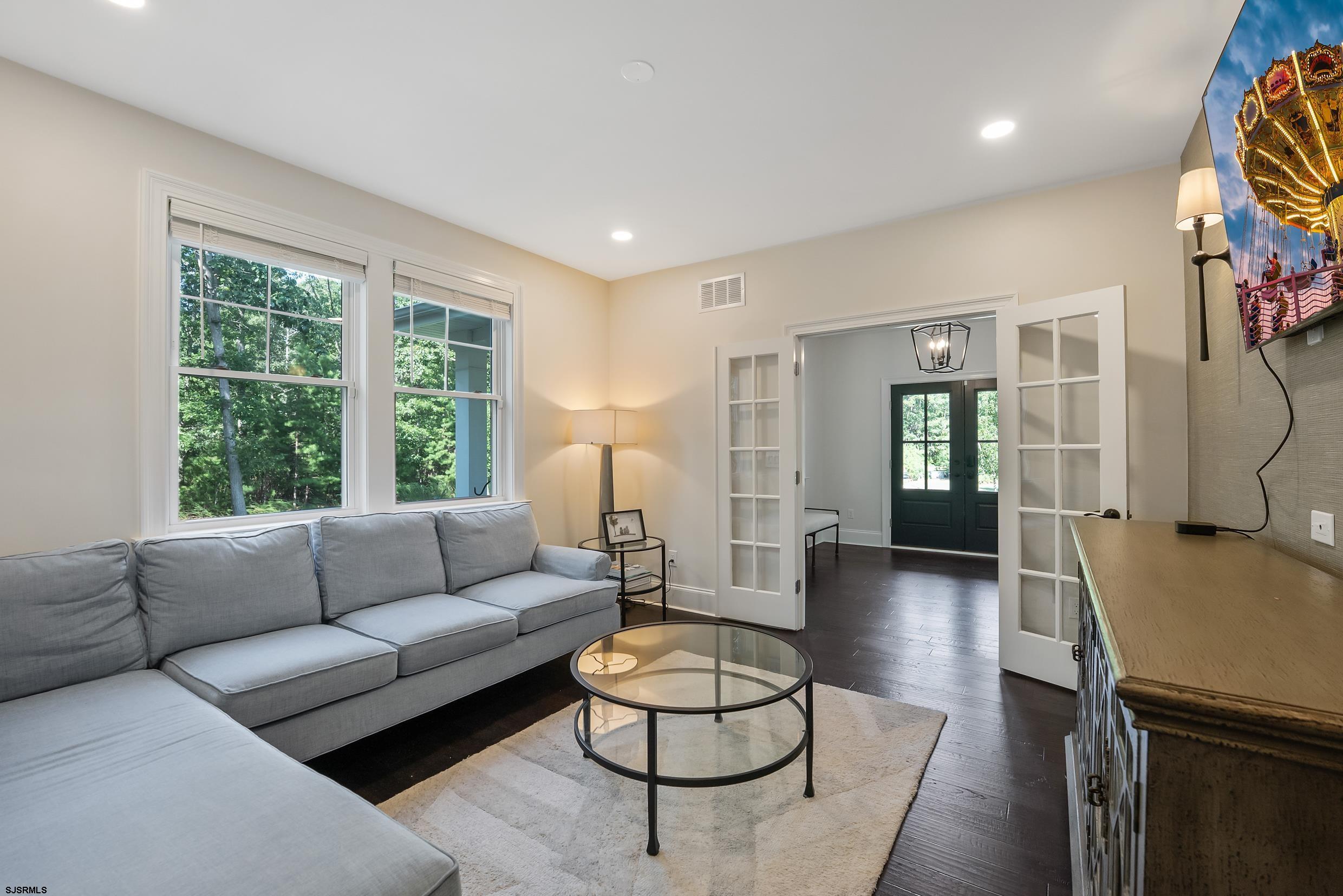 802 Gatehouse Dr