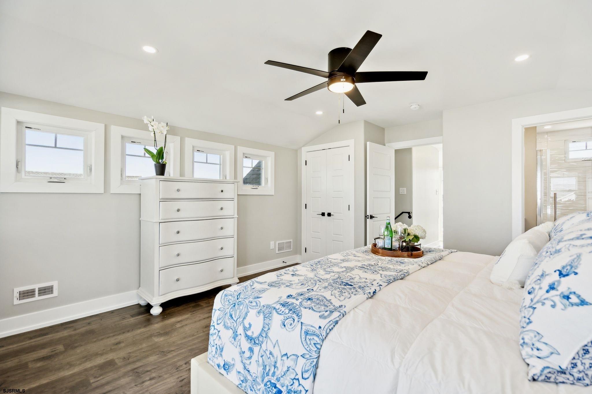 Ocean City, New Jersey 08226, United States, 5 Bedrooms Bedrooms, ,4 BathroomsBathrooms,Residential,Pending,76745