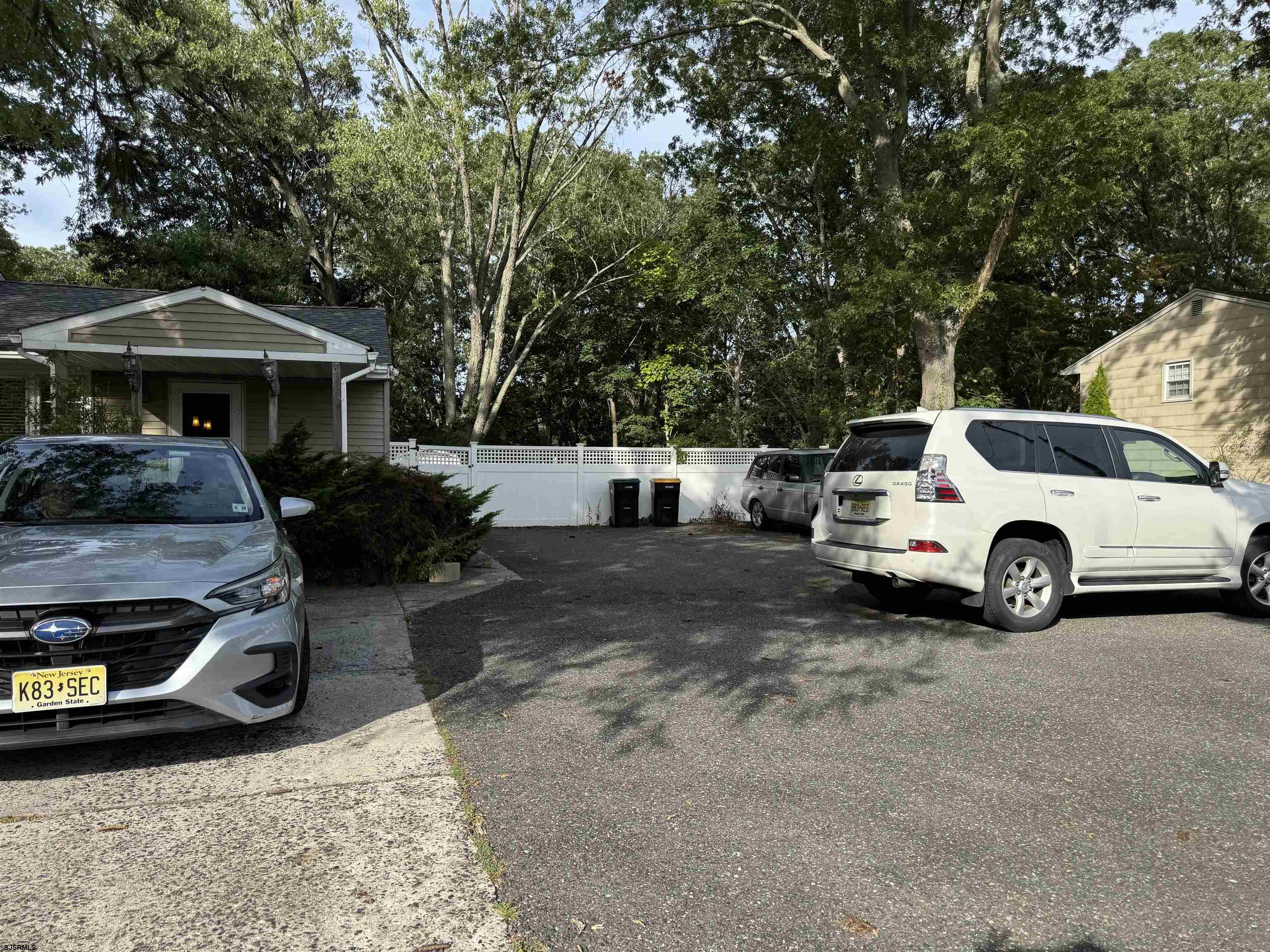 303 Jimmie Leeds Road